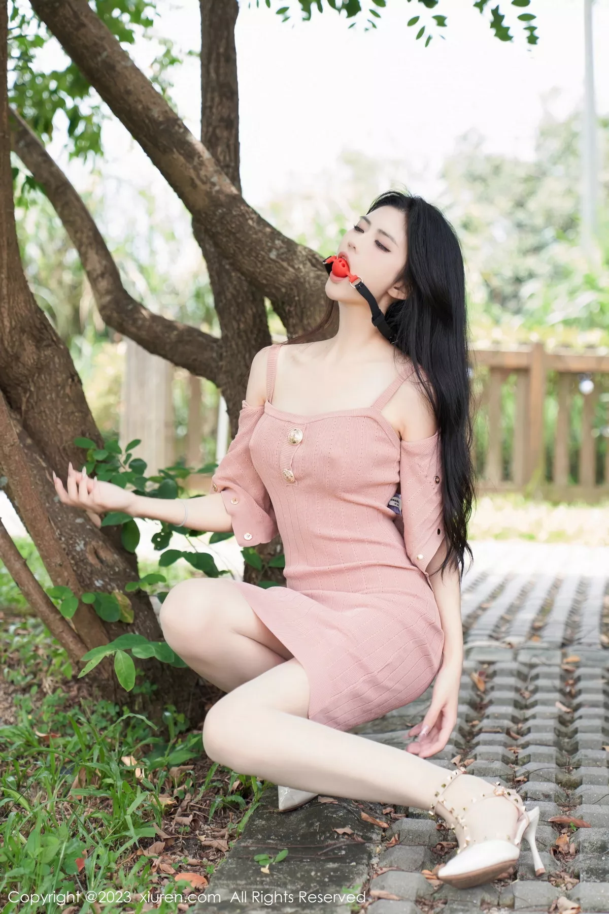 秀人集.com_[XiuRen秀人网]No.7137_模特浅浅Danny性感粉色连衣裙配开档肉丝秀丰腴身姿诱惑写真90P