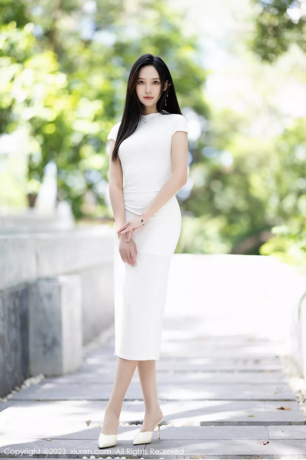 秀人集.com_[XiuRen秀人网]No.7139_模特郑颖姗Bev性感白色连衣长裙配原色丝袜秀苗条身姿诱惑写真83P
