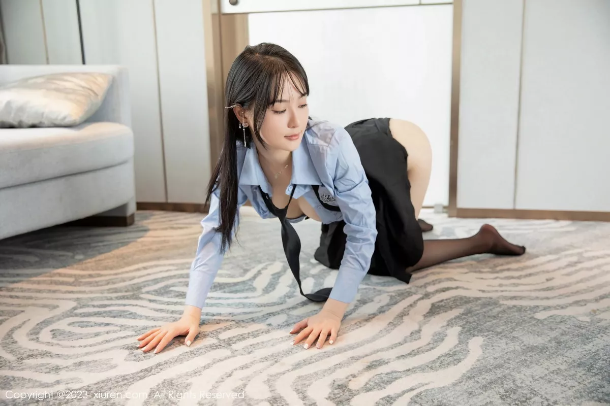 秀人集.com_[XiuRen秀人网]No.7140_模特柚琪Rich性感学妹装扮半脱露黑色内衣秀丰腴美臀诱惑写真76P