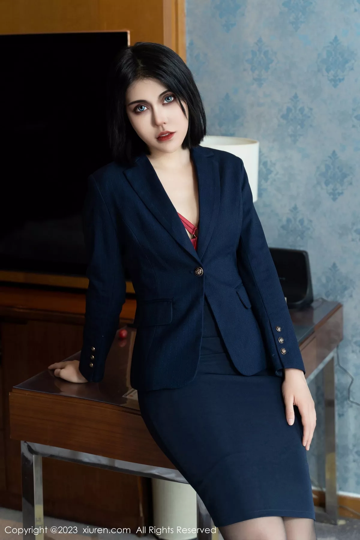 秀人集.com_[XiuRen秀人网]No.7142_模特s纯一半脱黑色套装露性感红色情趣内衣秀完美身材诱惑写真76P