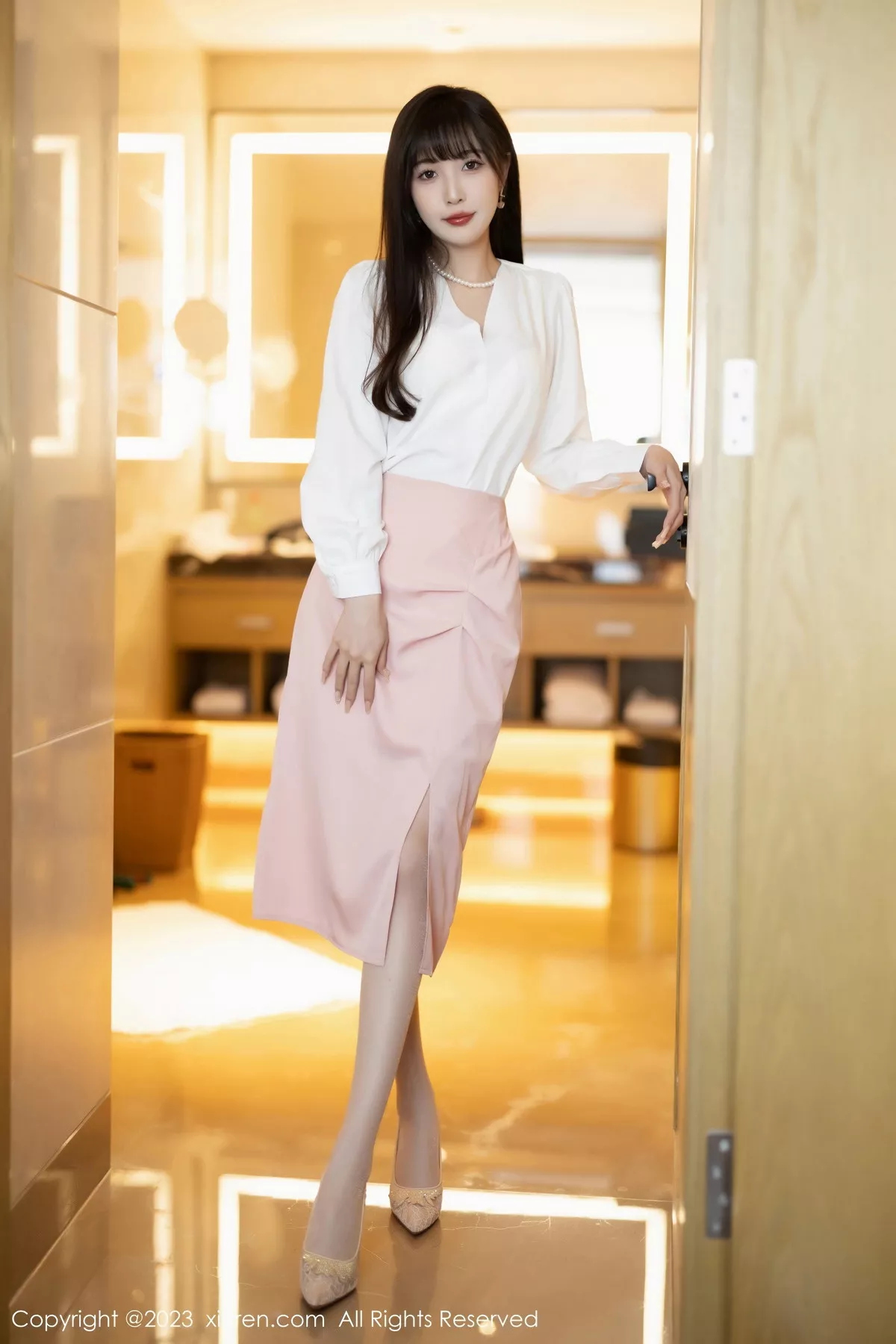 秀人集.com_[XiuRen秀人网]No.7147_模特林星阑半脱露性感白色内衣配原色丝袜秀曼妙身姿诱惑写真83P