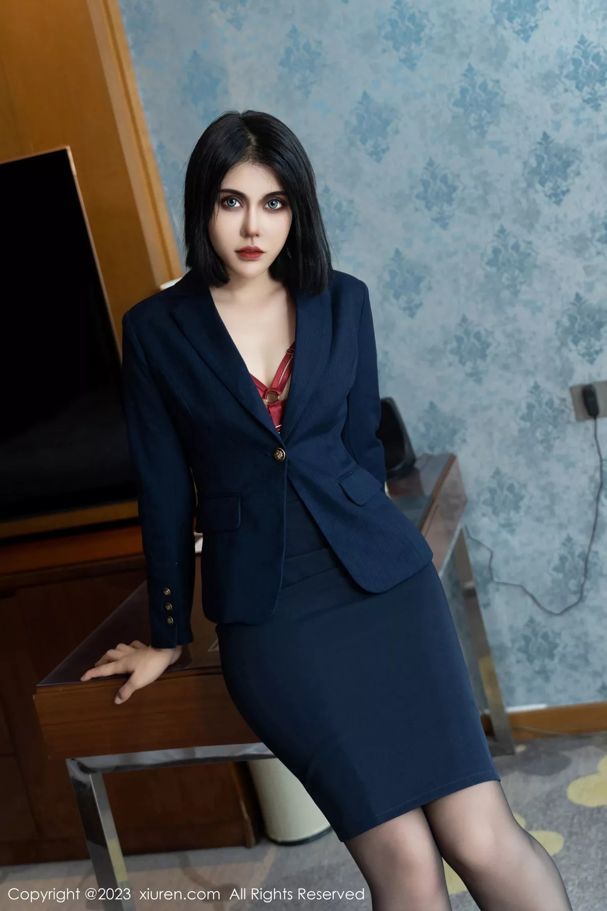 秀人集.com_[XiuRen秀人网]No.7142_模特s纯一半脱黑色套装露性感红色情趣内衣秀完美身材诱惑写真76P