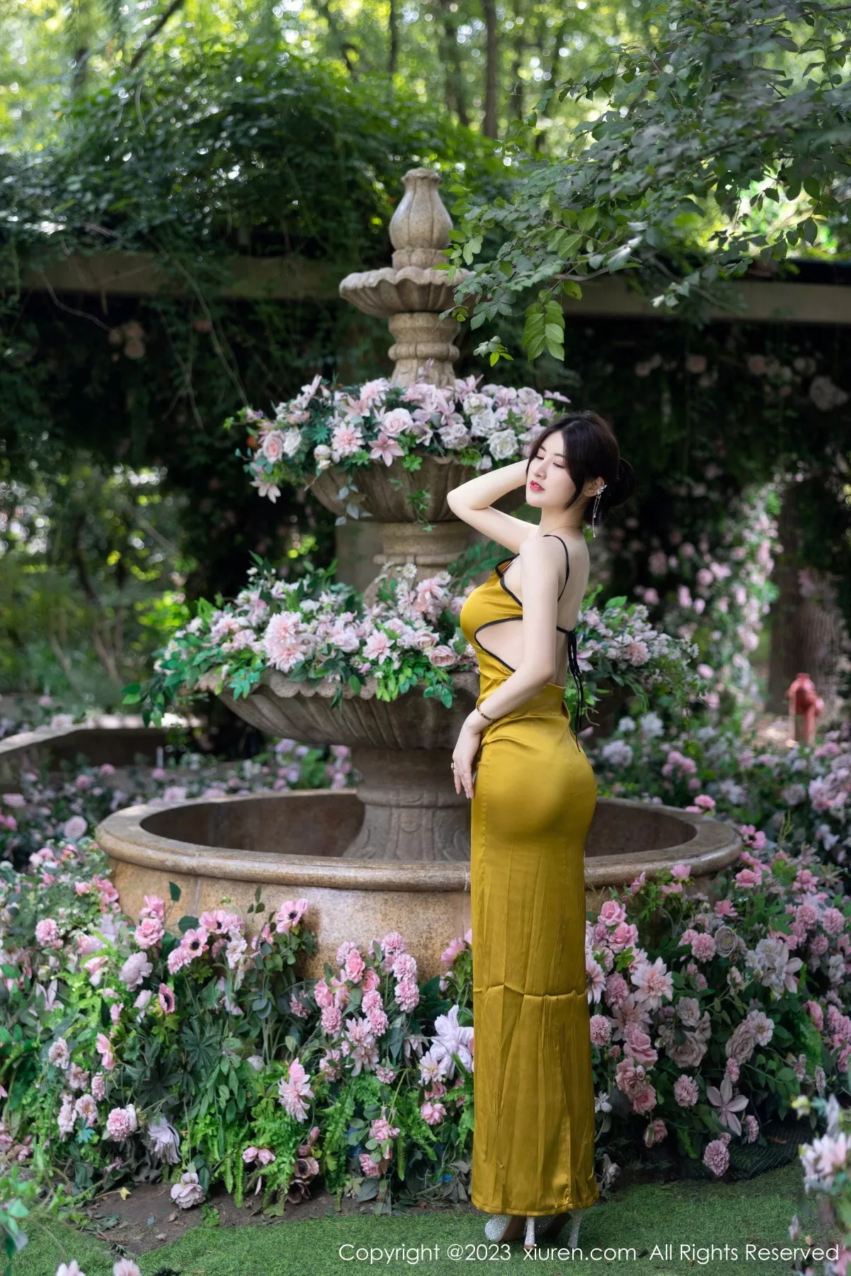 秀人集.com_[XiuRen秀人网]No.7302_模特诗诗kiki性感黄色吊带裙配原色丝袜秀惹火身材完美诱惑写真83P