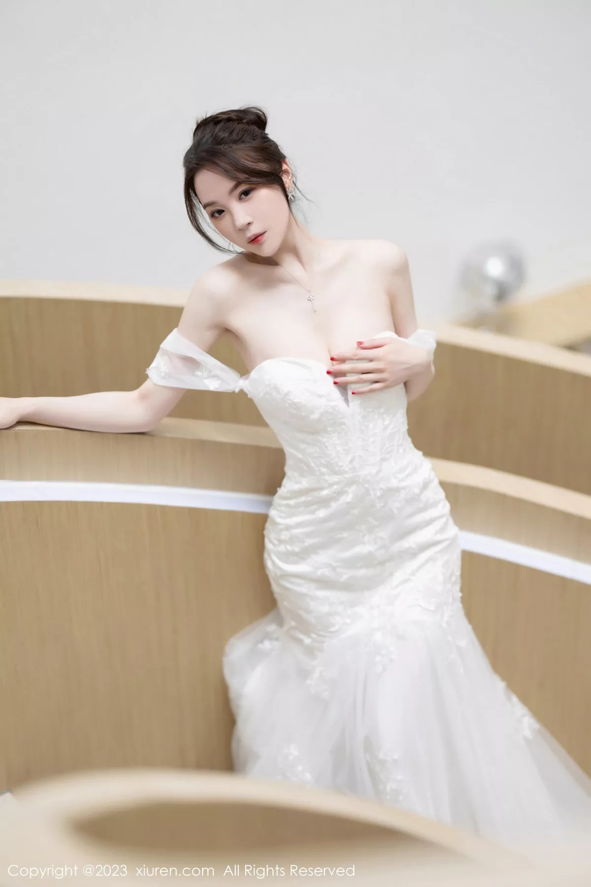 秀人集.com_[XiuRen秀人网]No.7310_模特梦心玥安吉旅拍性感白色婚纱服饰半脱秀曼妙身姿诱惑写真83P