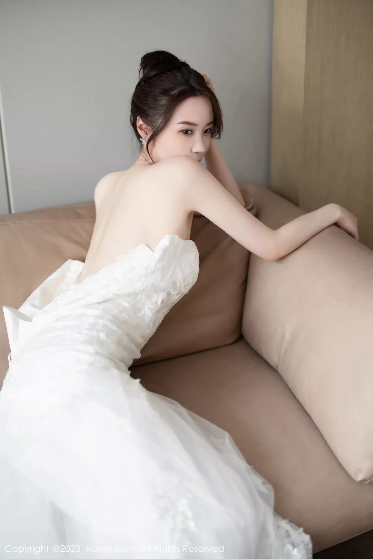 秀人集.com_[XiuRen秀人网]No.7310_模特梦心玥安吉旅拍性感白色婚纱服饰半脱秀曼妙身姿诱惑写真83P