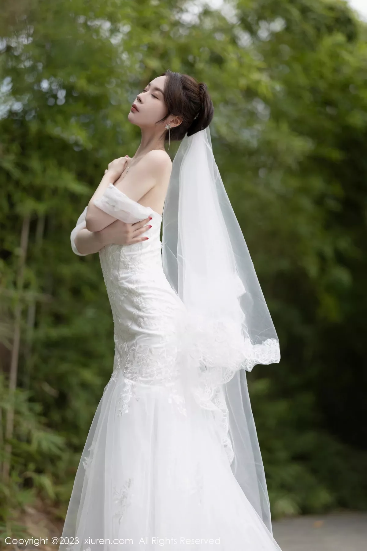 秀人集.com_[XiuRen秀人网]No.7310_模特梦心玥安吉旅拍性感白色婚纱服饰半脱秀曼妙身姿诱惑写真83P