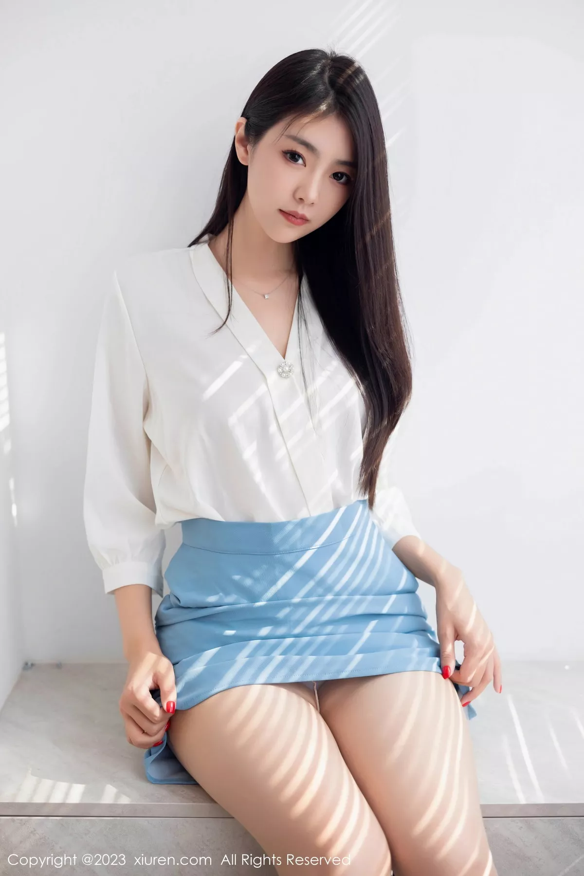 秀人集.com_[XiuRen秀人网]No.7314_模特可乐Vicky性感白色上衣配蓝色裙露原色丝袜迷人诱惑写真81P