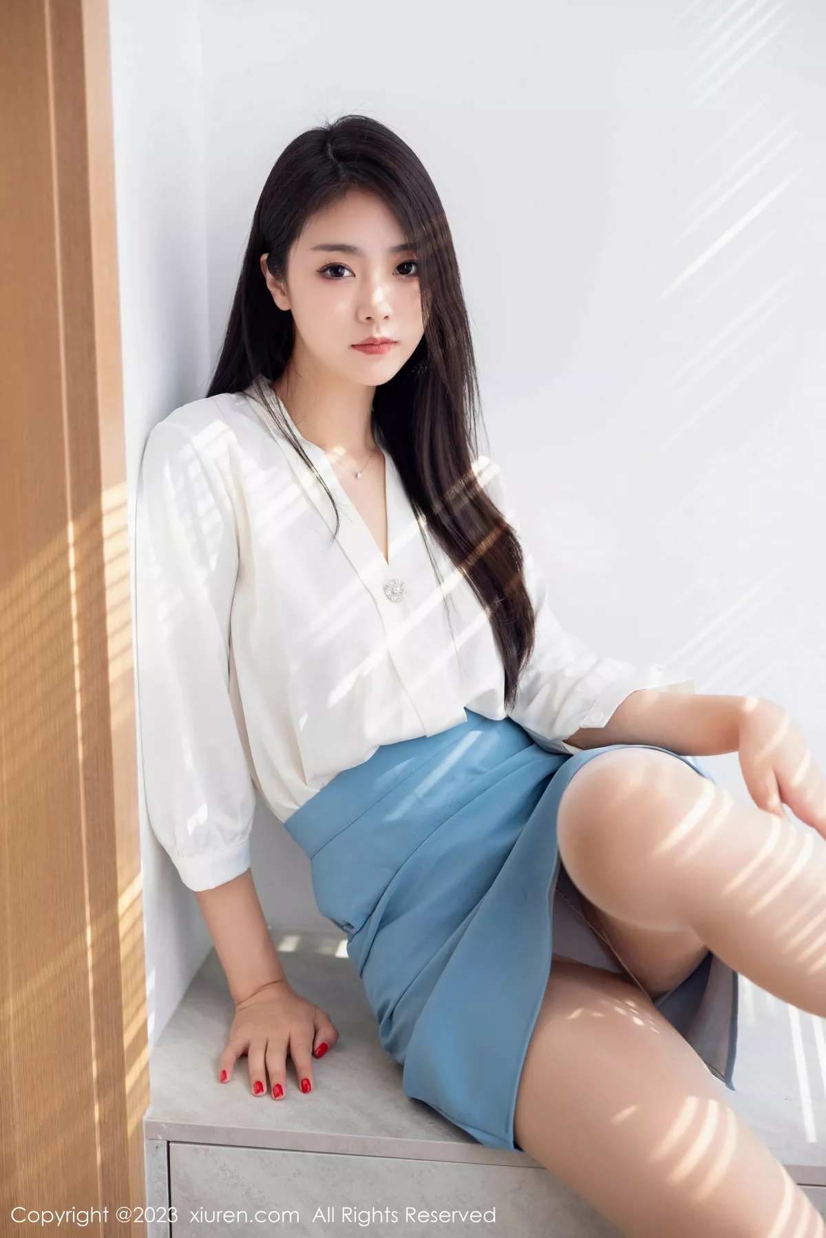 秀人集.com_[XiuRen秀人网]No.7314_模特可乐Vicky性感白色上衣配蓝色裙露原色丝袜迷人诱惑写真81P