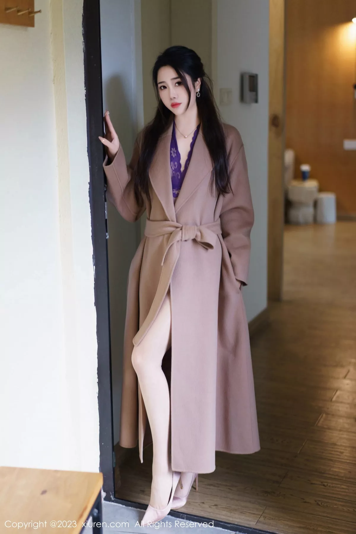 秀人集.com_[XiuRen秀人网]No.7315_模特严利娅Yuliya脱杏色长外衣露紫色蕾丝情趣服饰惹火诱惑写真63P