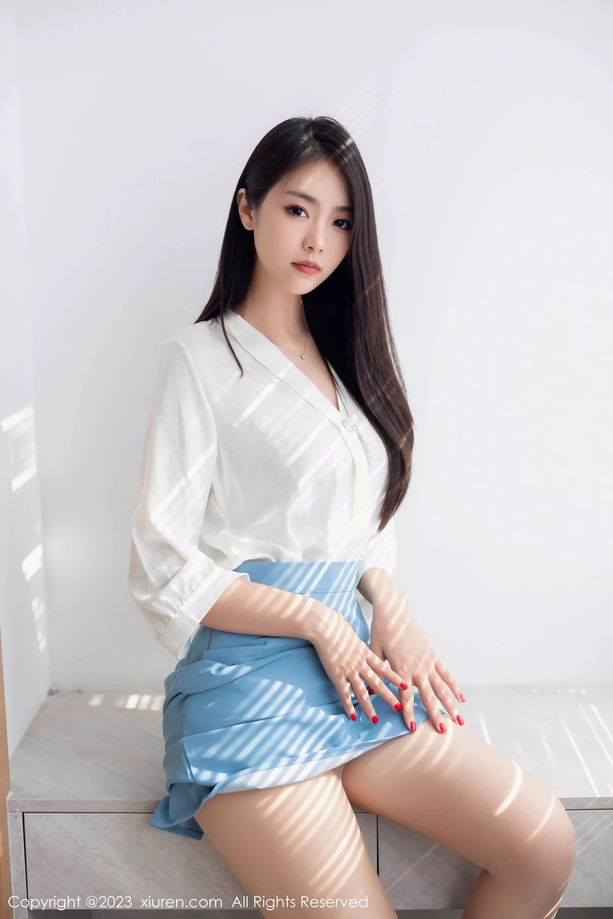 秀人集.com_[XiuRen秀人网]No.7314_模特可乐Vicky性感白色上衣配蓝色裙露原色丝袜迷人诱惑写真81P