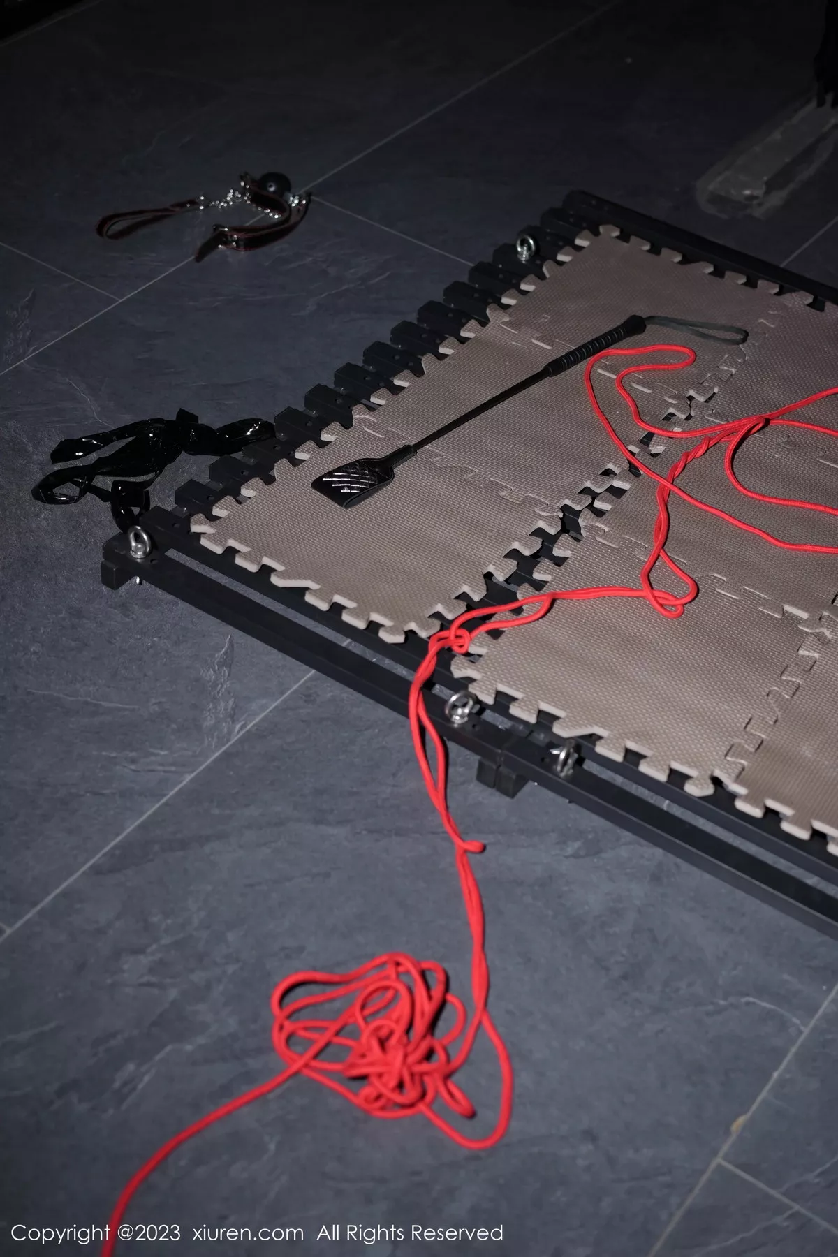 秀人集.com_[XiuRen秀人网]No.7325_女神Carol周妍希黑色连蕾丝情趣连体衣+红色情趣服惹火诱惑写真65P