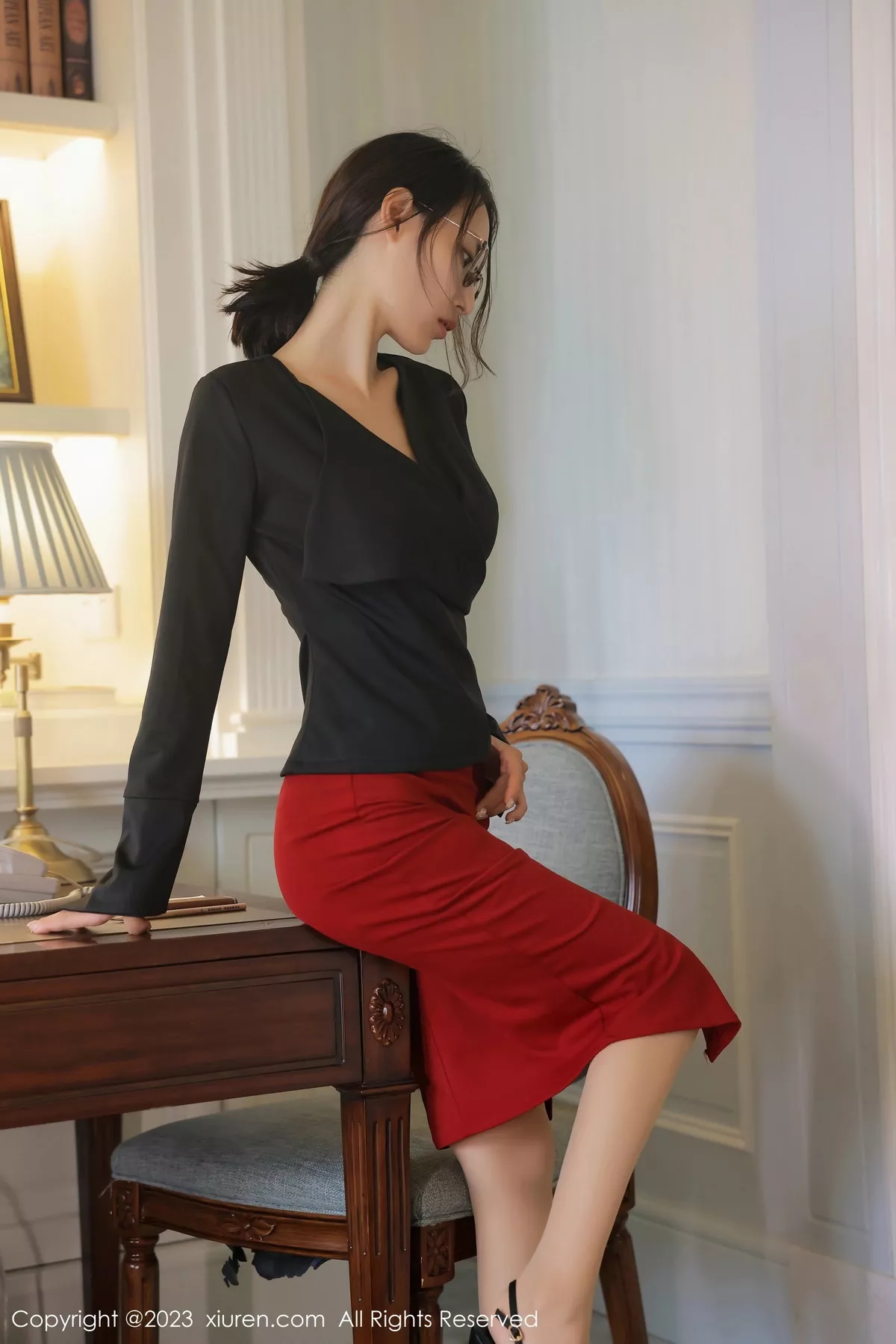 秀人集.com_[XiuRen秀人网]No.7336_模特Lingyu69黑上衣配红短裙露性感黑色蕾丝内衣迷人诱惑写真60P