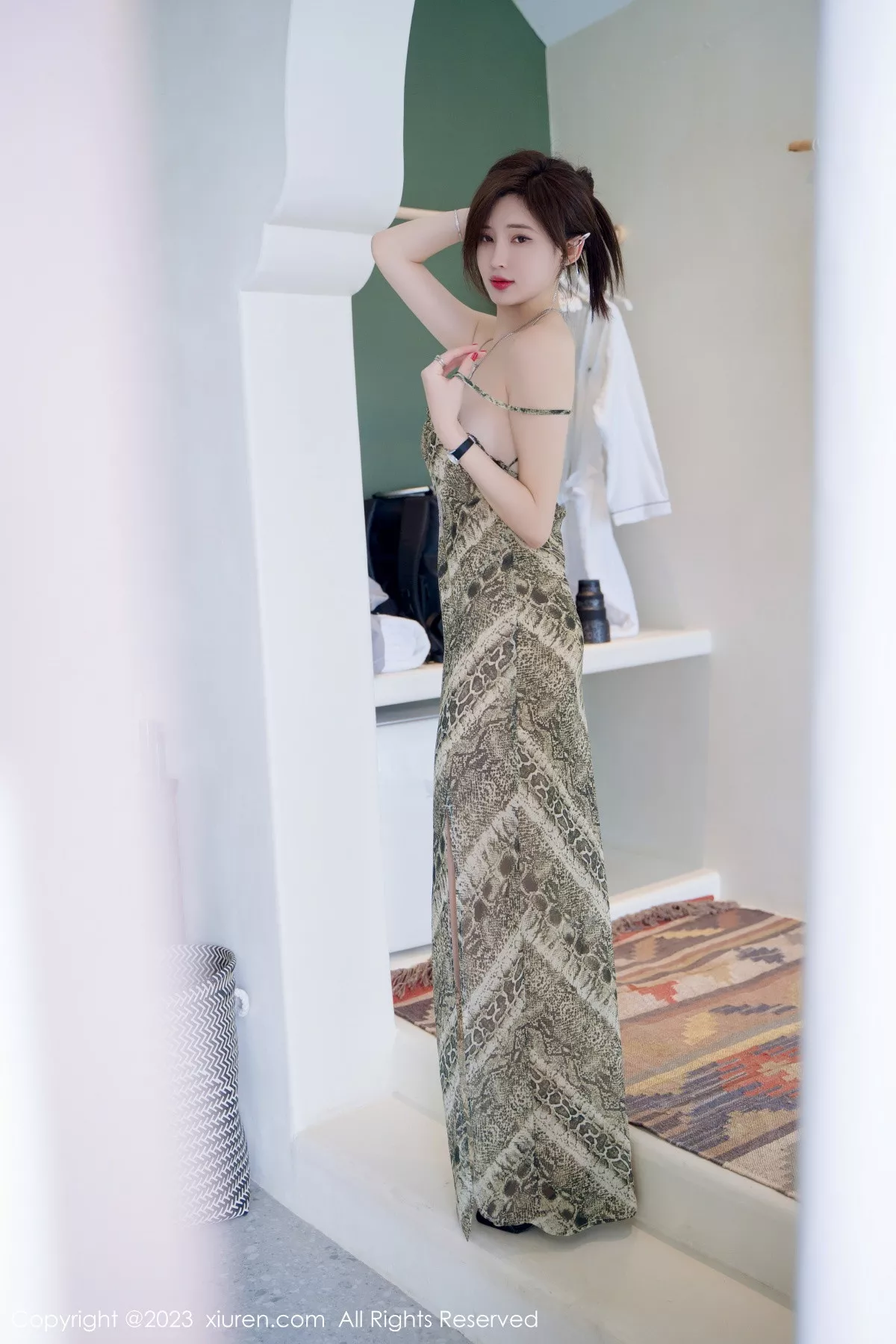 秀人集.com_[XiuRen秀人网]No.7339_女神Carol周妍希性感蛇纹吊带裙配原色丝袜秀完美身材诱惑写真85P