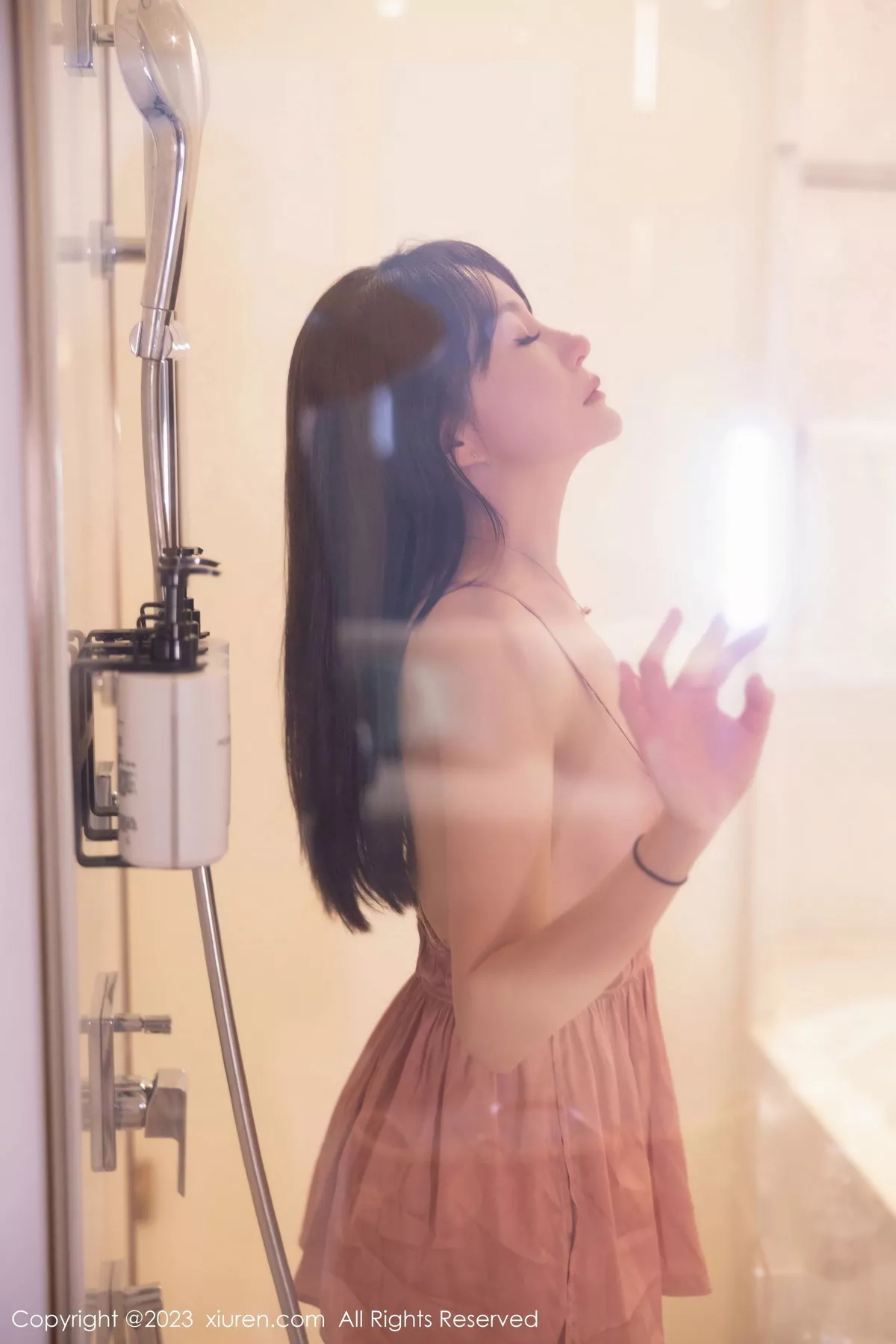 秀人集.com_[XiuRen秀人网]No.7341_模特唐宁宁私房浴室性感粉色情趣睡裙湿身秀惹火身材诱惑写真73P