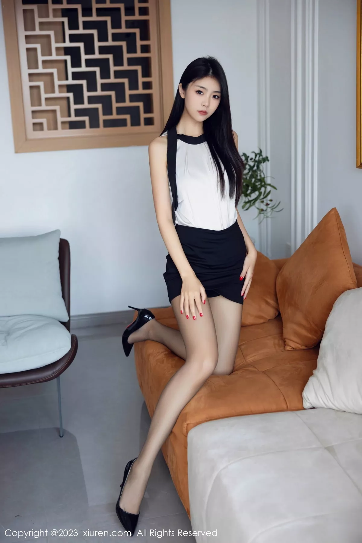 秀人集.com_[XiuRen秀人网]No.7342_模特可乐Vicky性感黑白拼色连衣短裙配超薄黑丝秀美腿诱惑写真81P