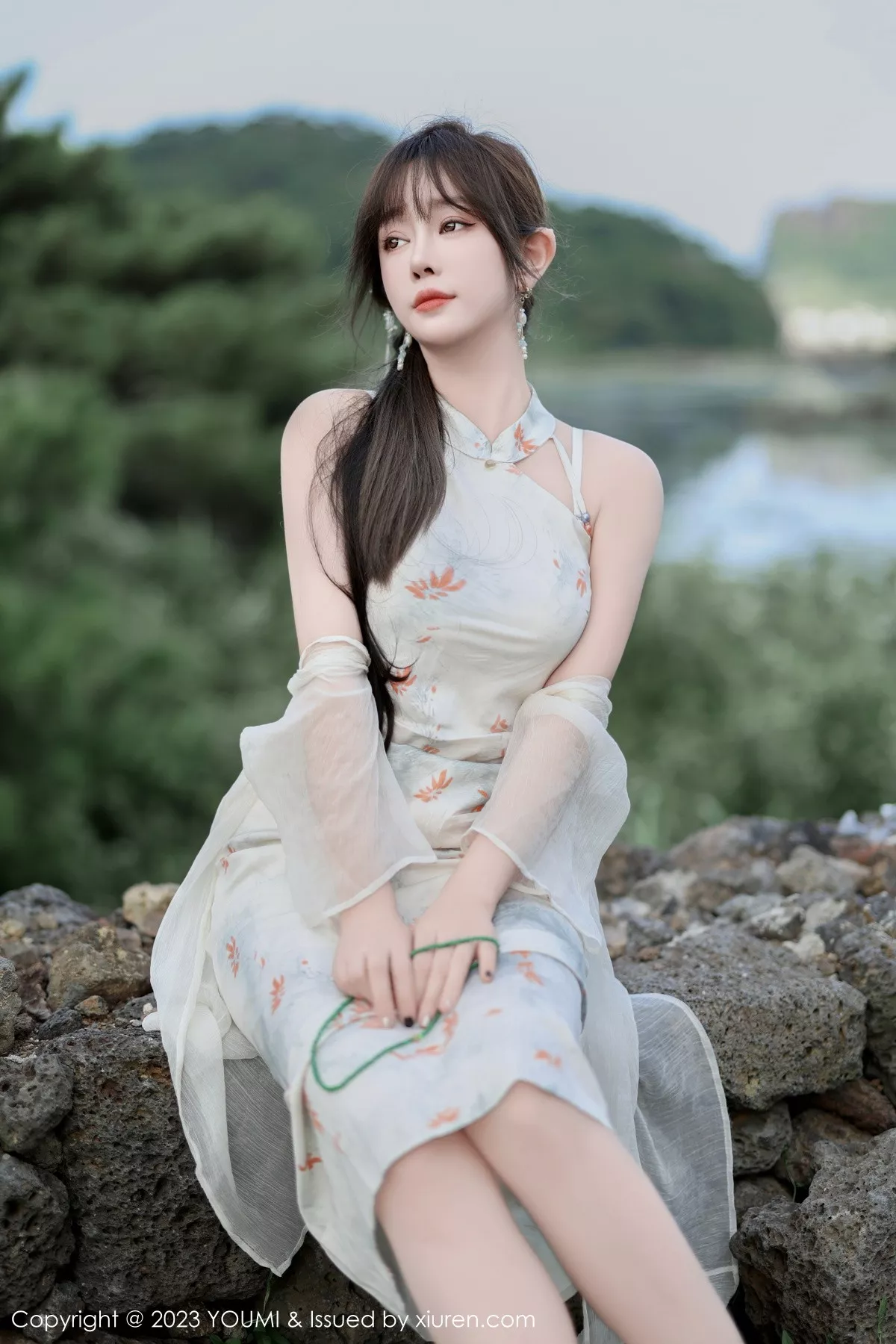 秀人集.com_[YouMi尤蜜荟]Vol.983_女神王雨纯性感浅色长款旗袍露白色内衣配肉丝袜完美诱惑写真79P