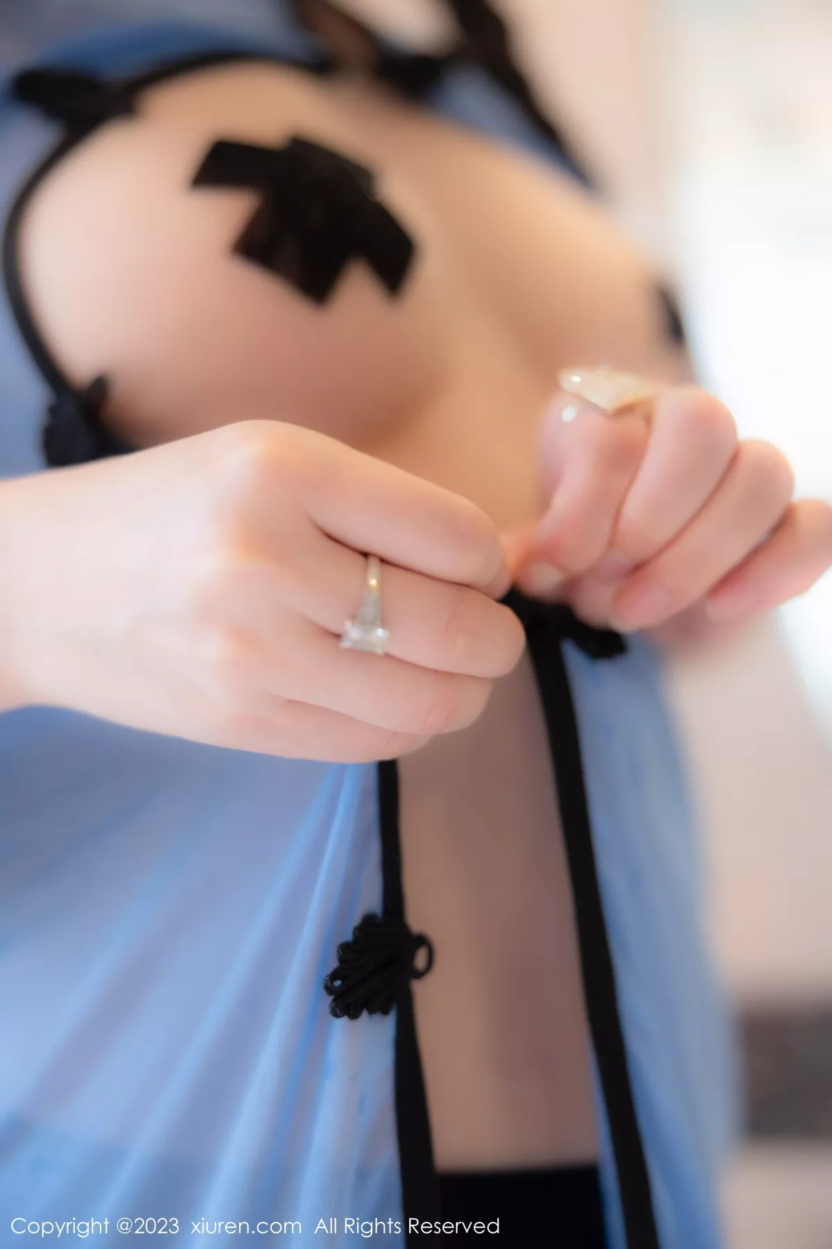 秀人集.com_[XiuRen秀人网]No.7357_模特诗诗kiki私房浴室性感蓝色轻透旗袍露豪乳遮点惹火诱惑写真84P