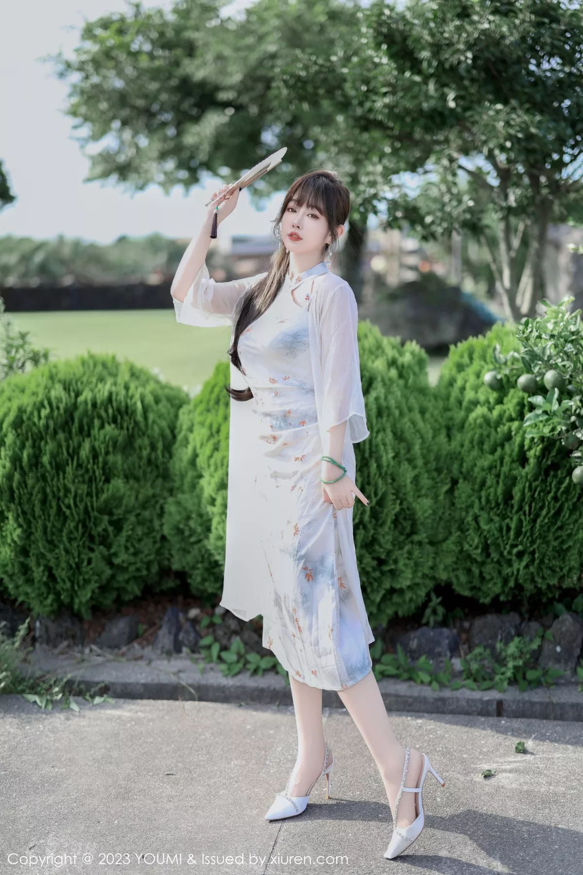 秀人集.com_[YouMi尤蜜荟]Vol.983_女神王雨纯性感浅色长款旗袍露白色内衣配肉丝袜完美诱惑写真79P