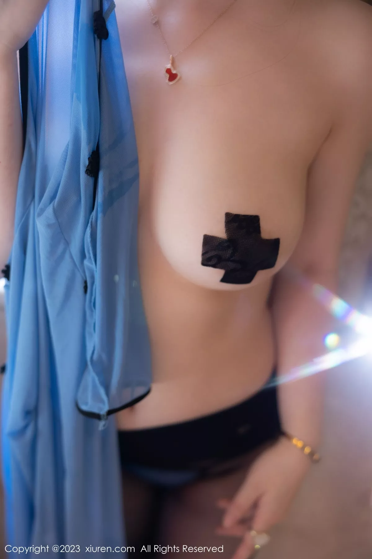 秀人集.com_[XiuRen秀人网]No.7357_模特诗诗kiki私房浴室性感蓝色轻透旗袍露豪乳遮点惹火诱惑写真84P