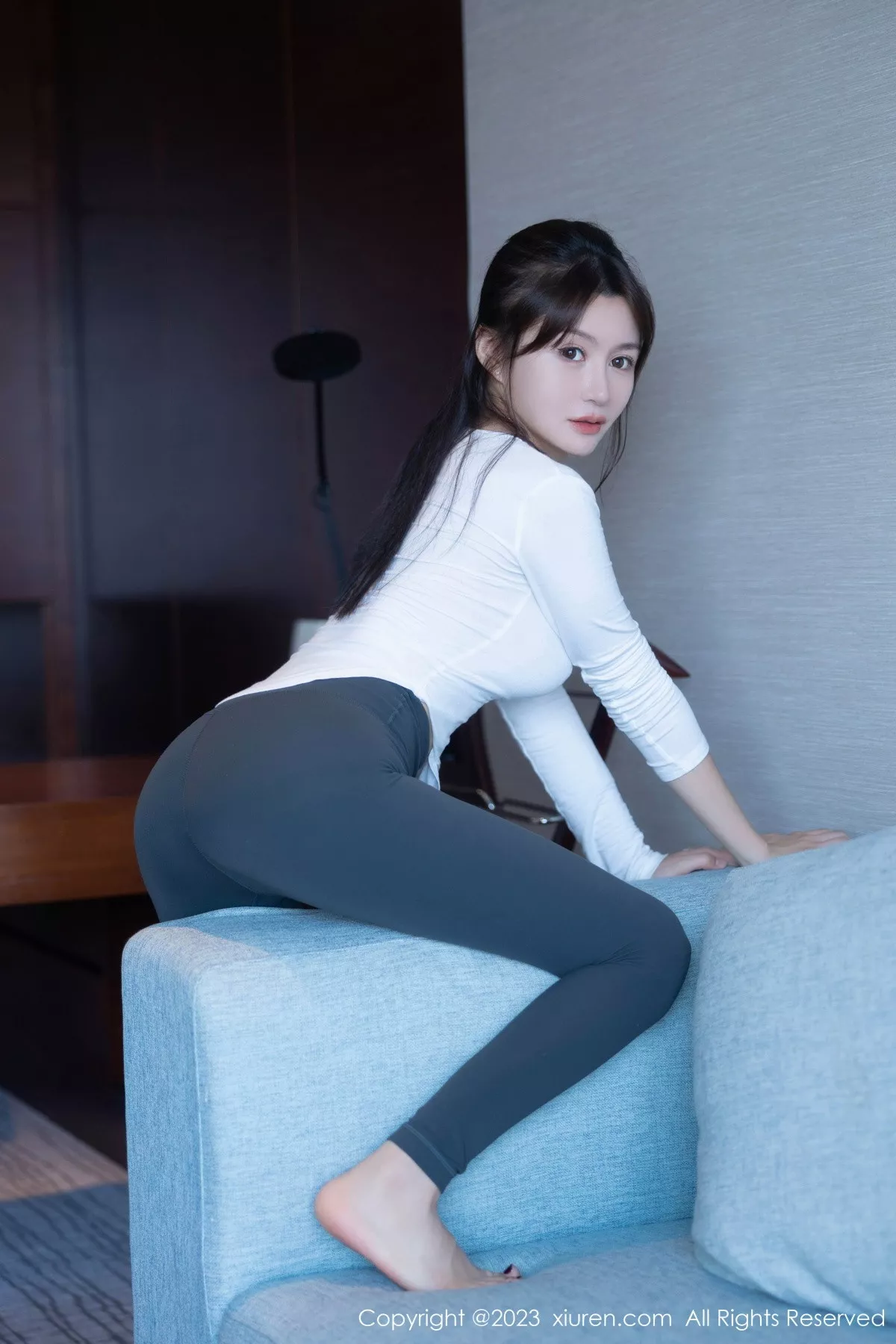 秀人集.com_[XiuRen秀人网]No.7370_模特唐宁宁性感白色上衣配灰色瑜伽裤紧身秀丰腴身姿诱惑写真80P