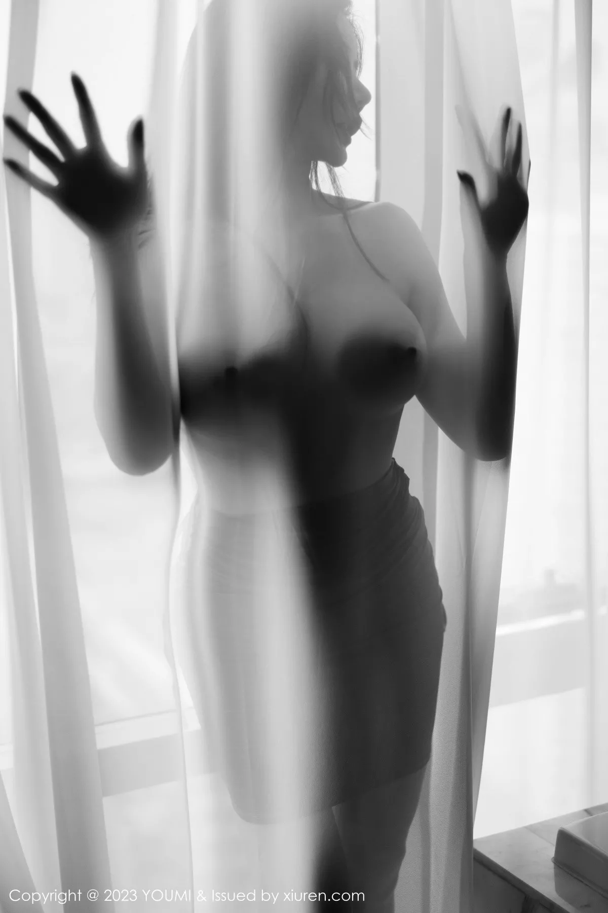 秀人集.com_[YouMi尤蜜荟]Vol.984_模特心妍小公主性感灰色露肩连衣长裙薄透秀凹凸身材诱惑写真54P