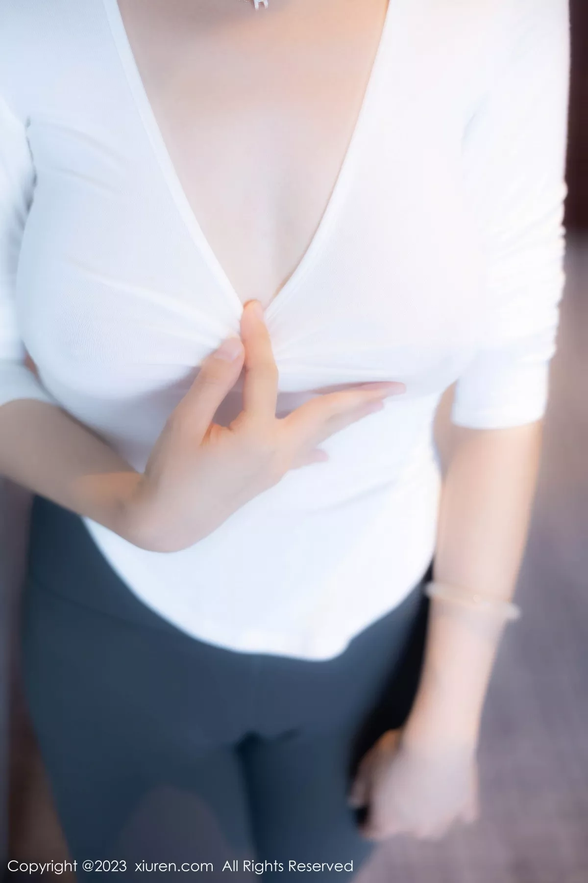 秀人集.com_[XiuRen秀人网]No.7370_模特唐宁宁性感白色上衣配灰色瑜伽裤紧身秀丰腴身姿诱惑写真80P