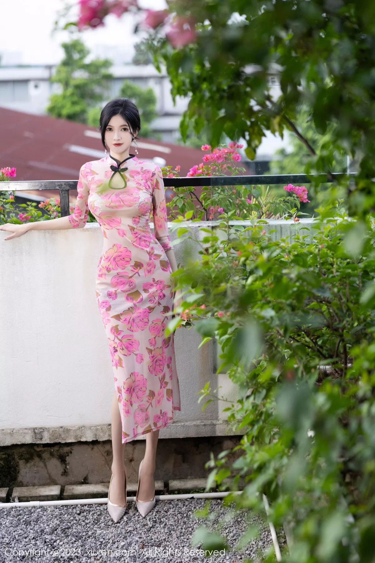 秀人集.com_[XiuRen秀人网]No.7388_模特程程程性感粉色旗袍服配原色丝袜半撩秀完美身材诱惑写真82P