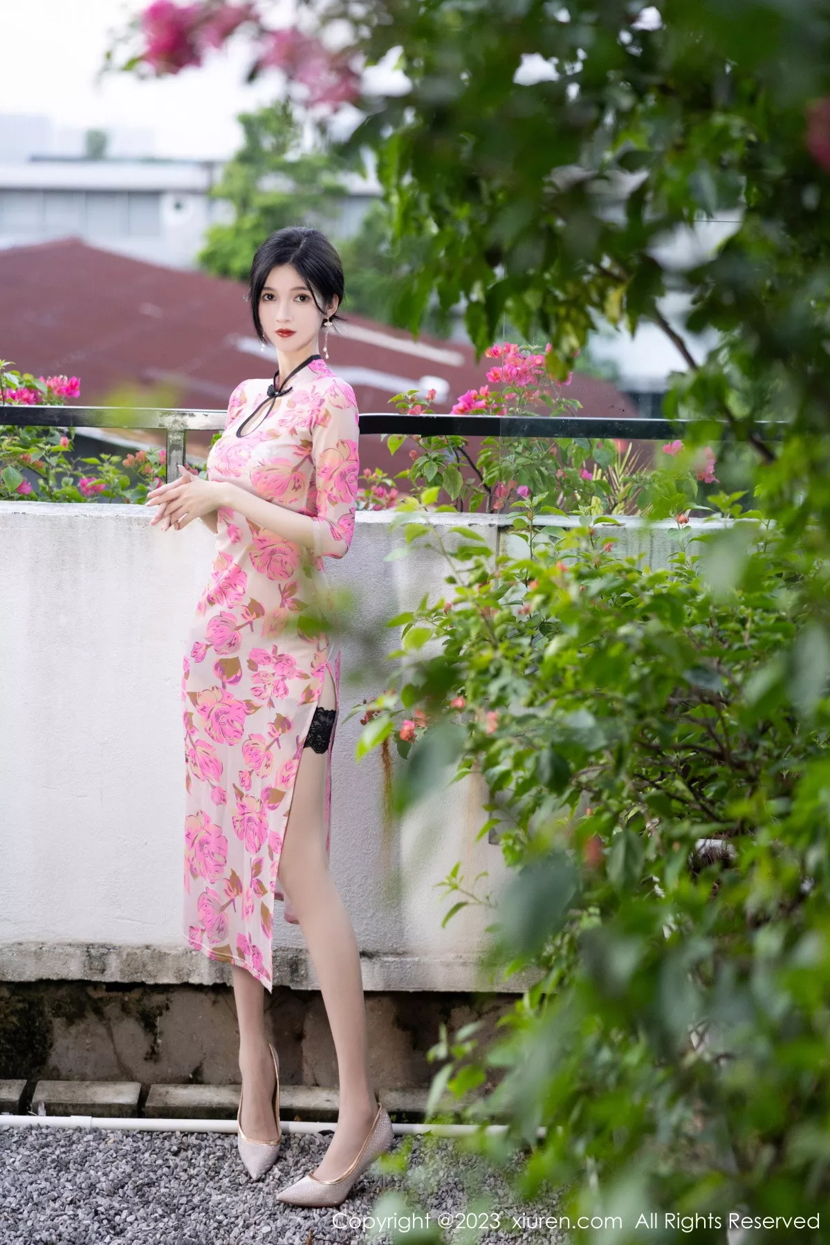 秀人集.com_[XiuRen秀人网]No.7388_模特程程程性感粉色旗袍服配原色丝袜半撩秀完美身材诱惑写真82P