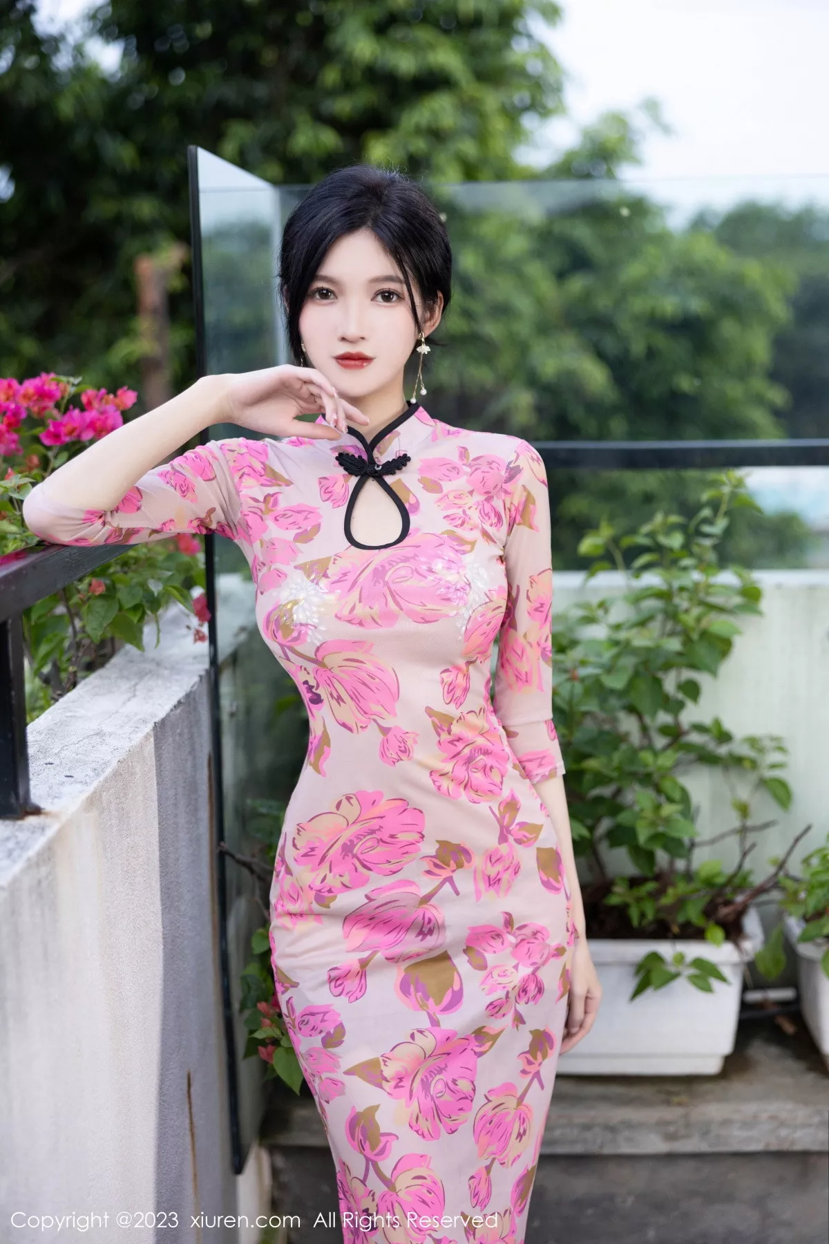 秀人集.com_[XiuRen秀人网]No.7388_模特程程程性感粉色旗袍服配原色丝袜半撩秀完美身材诱惑写真82P