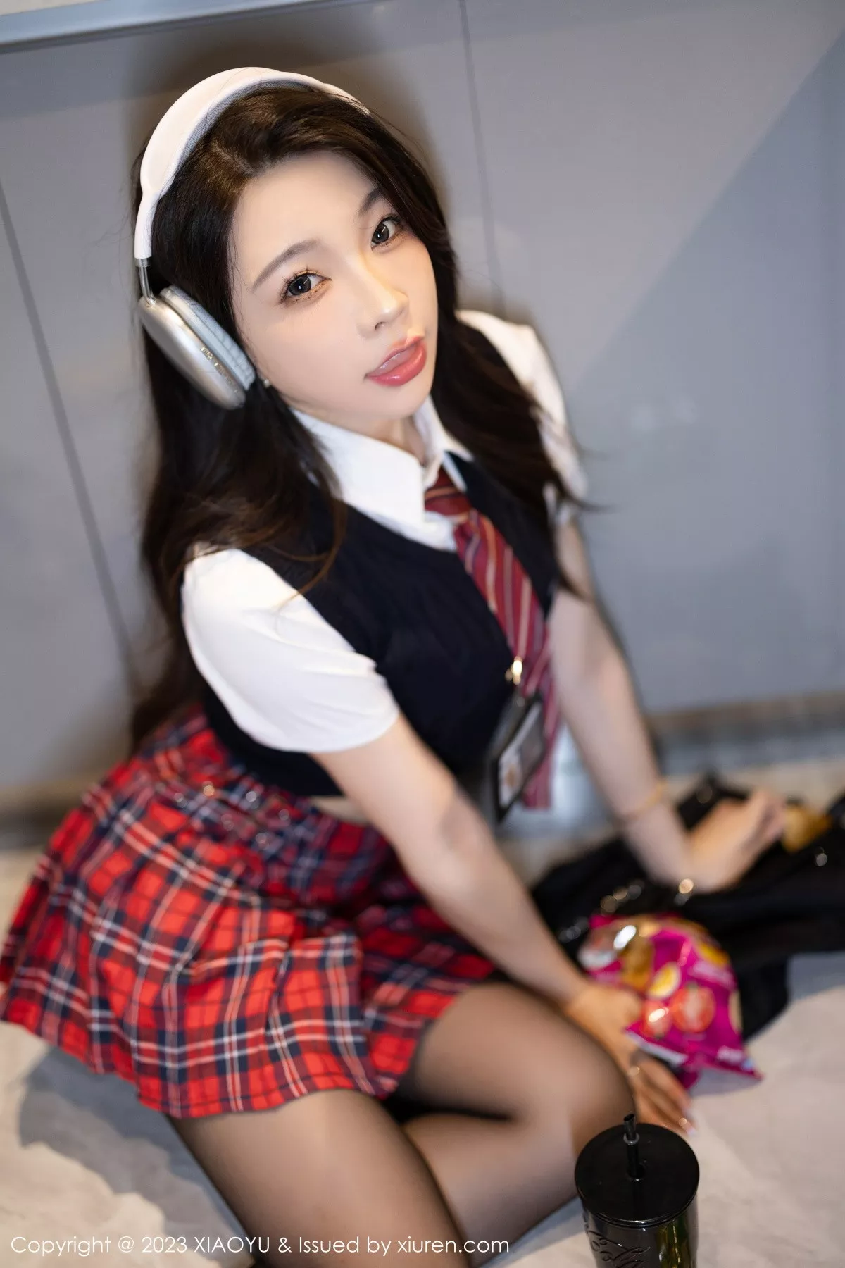 秀人集.com_[XiaoYu画语界]Vol.1111_模特徐莉芝Booty性感浅色内衣配超薄黑丝秀曼妙身姿诱惑写真84P