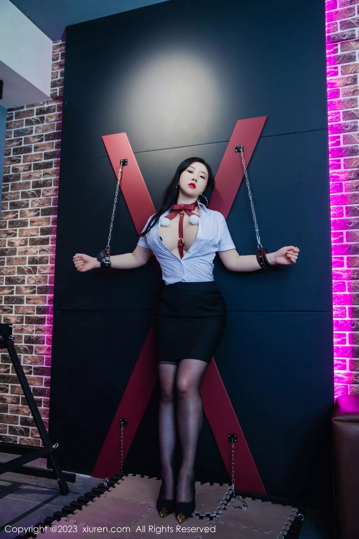 秀人集.com_[XiuRen秀人网]No.7267_模特王婉悠Queen性感白T配黑短裙露红色情趣服饰惹火诱惑写真72P