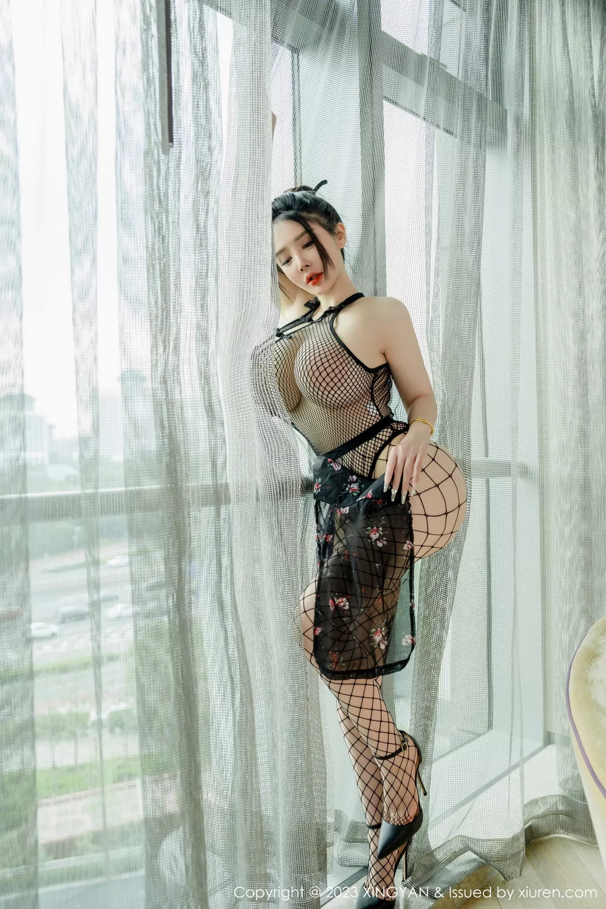 秀人集.com_[XINGYAN星颜社]VOL.207_模特潘娇娇性感黑色网格连体衣配黑丝网袜秀巨乳肥臀诱惑写真83P