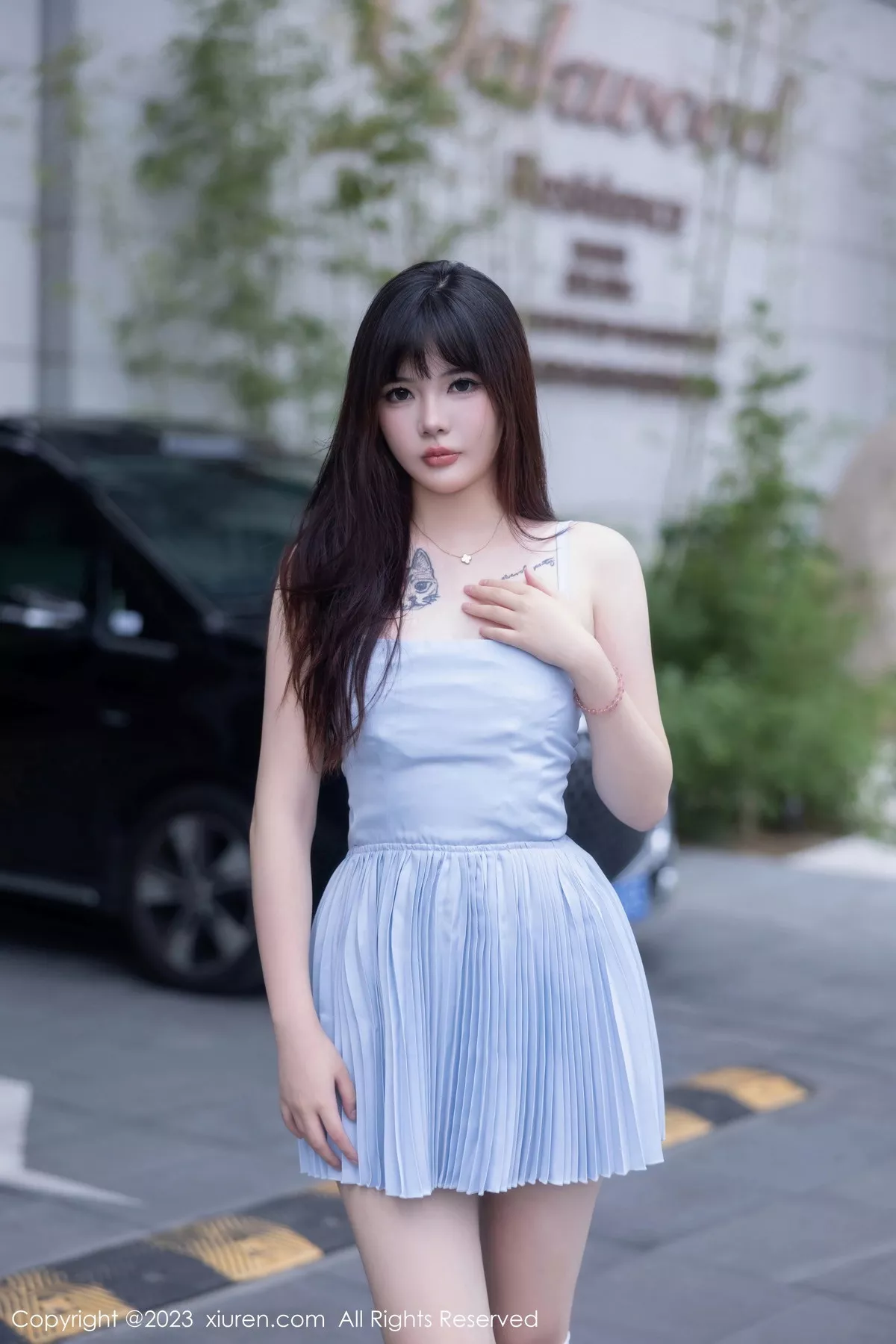 秀人集.com_[XiuRen秀人网]No.7266_模特Arude薇薇性感淡蓝色连衣短裙配白丝袜秀曼妙身姿诱惑写真69P