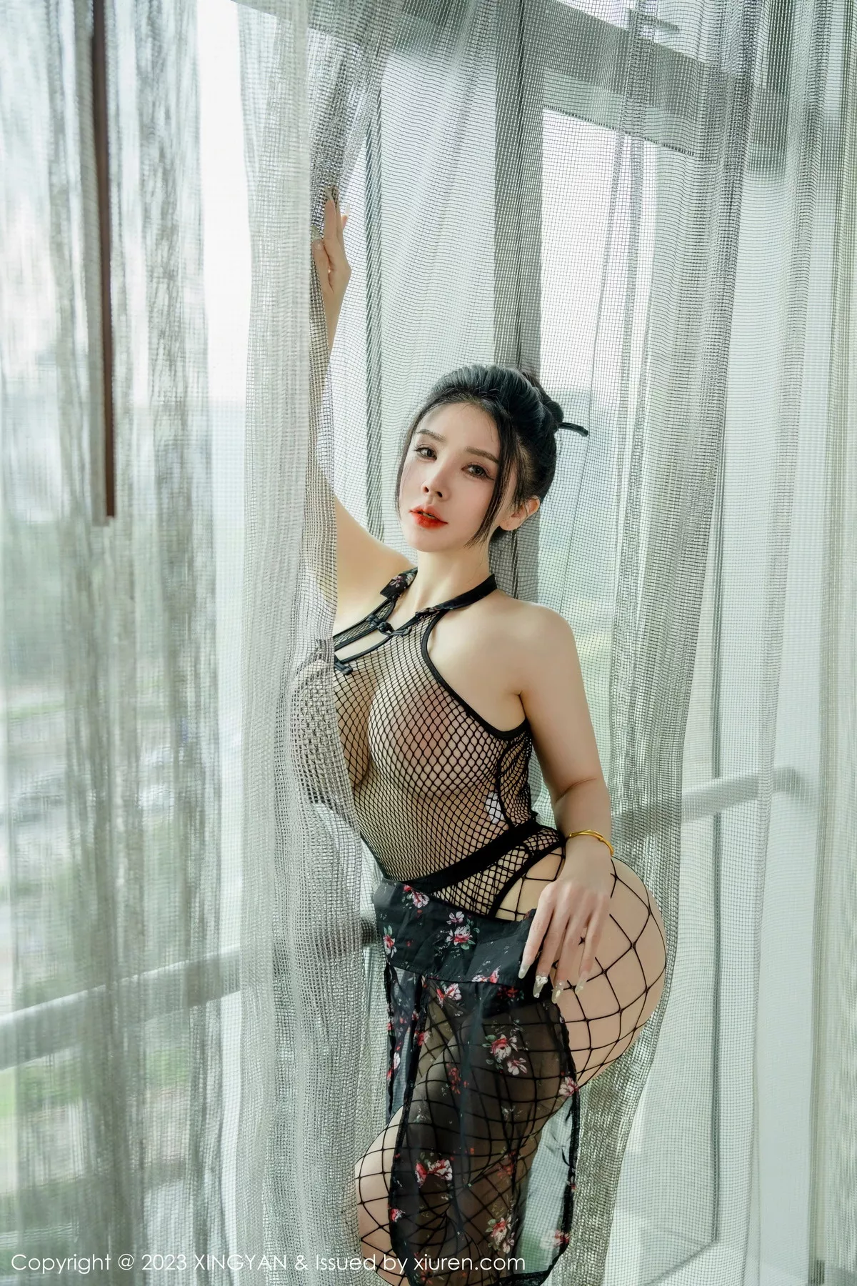 秀人集.com_[XINGYAN星颜社]VOL.207_模特潘娇娇性感黑色网格连体衣配黑丝网袜秀巨乳肥臀诱惑写真83P