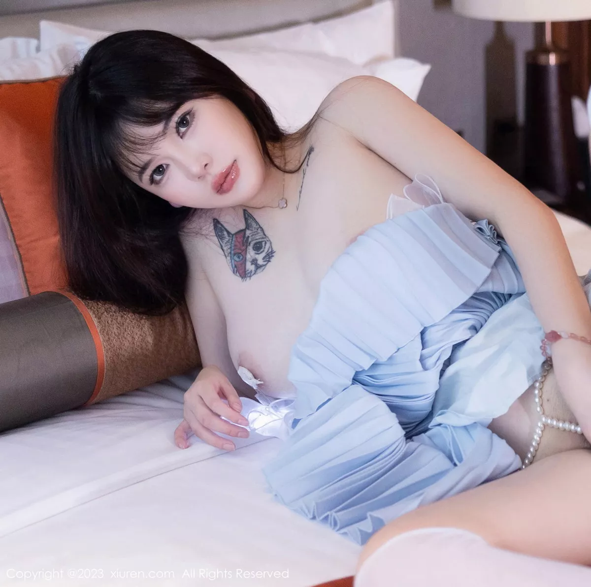 秀人集.com_[XiuRen秀人网]No.7266_模特Arude薇薇性感淡蓝色连衣短裙配白丝袜秀曼妙身姿诱惑写真69P