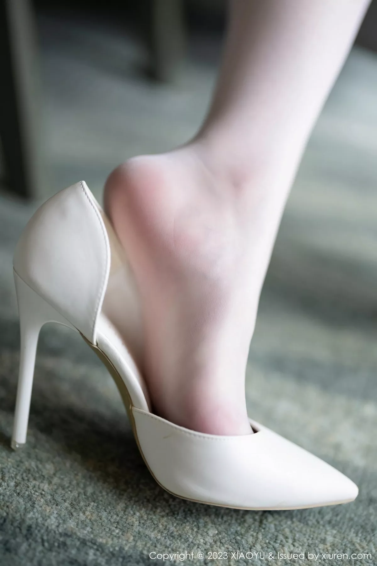 秀人集.com_[XiaoYu画语界]Vol.1099_模特梦心玥白色露肩连衣裙配白丝吊袜秀高挑曼妙身姿诱惑写真91P