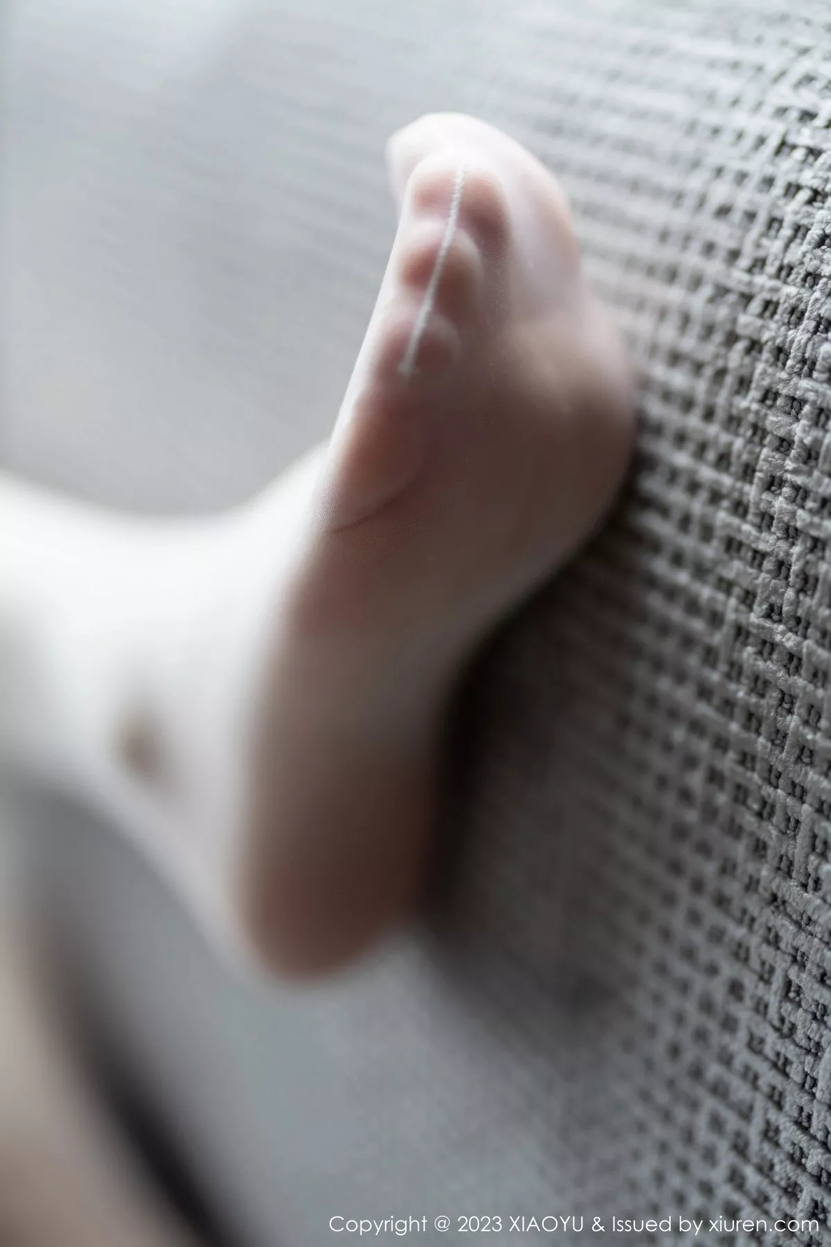 秀人集.com_[XiaoYu画语界]Vol.1099_模特梦心玥白色露肩连衣裙配白丝吊袜秀高挑曼妙身姿诱惑写真91P