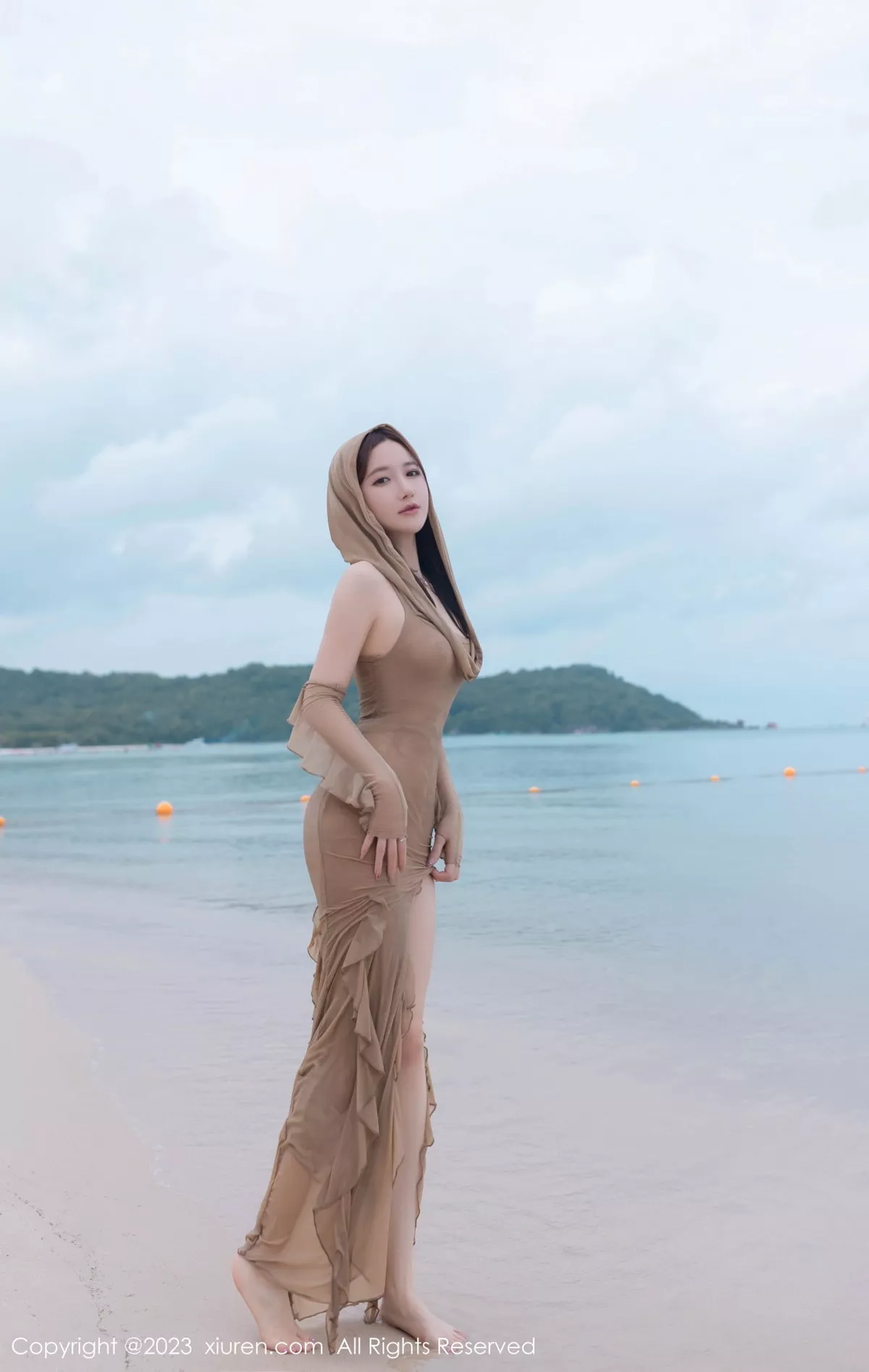秀人集.com_[XiuRen秀人网]No.7288_模特鱼子酱Fish沙滩场景性感咖啡色连衣裙秀曼妙身姿诱惑写真77P