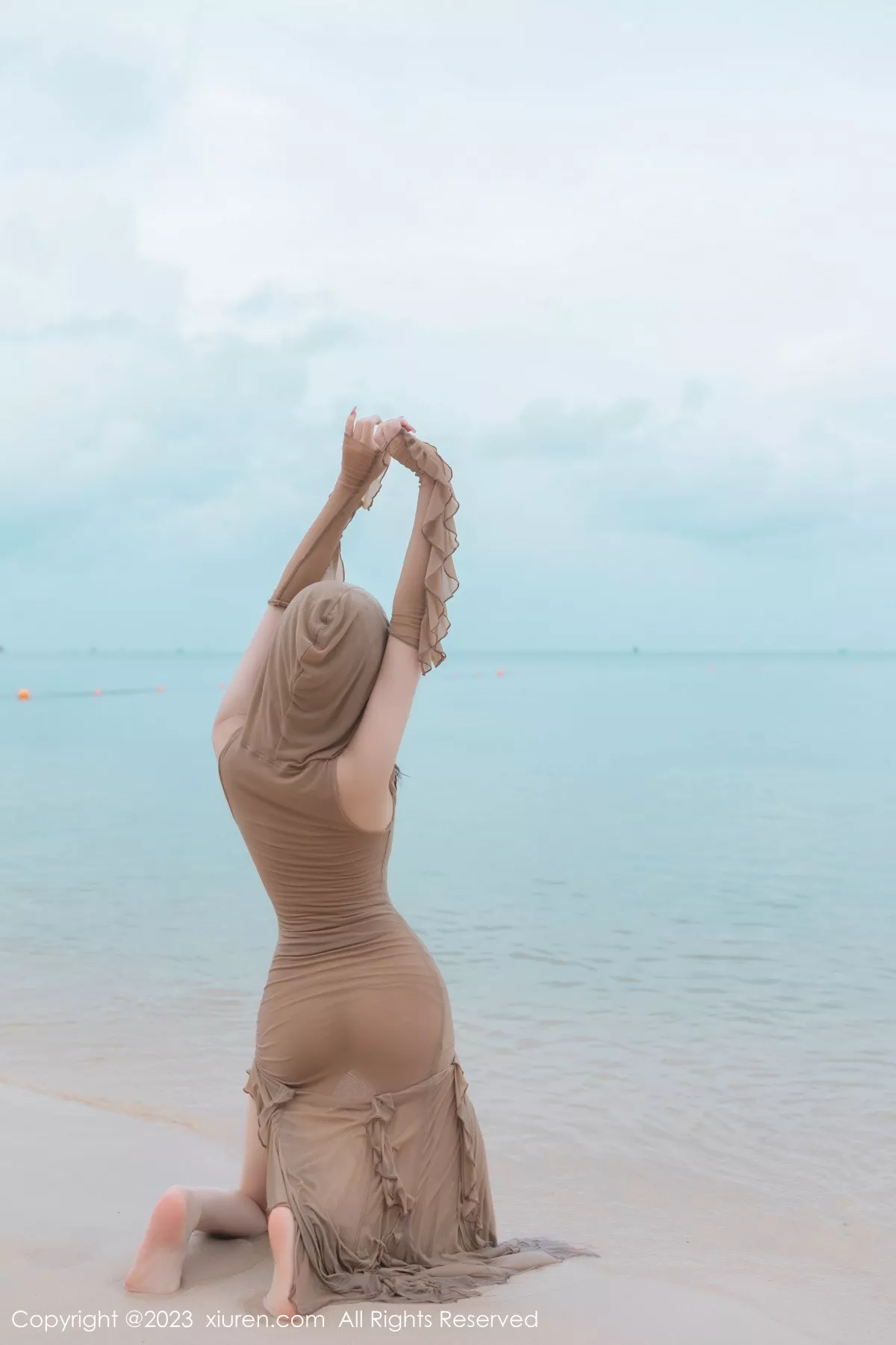 秀人集.com_[XiuRen秀人网]No.7288_模特鱼子酱Fish沙滩场景性感咖啡色连衣裙秀曼妙身姿诱惑写真77P