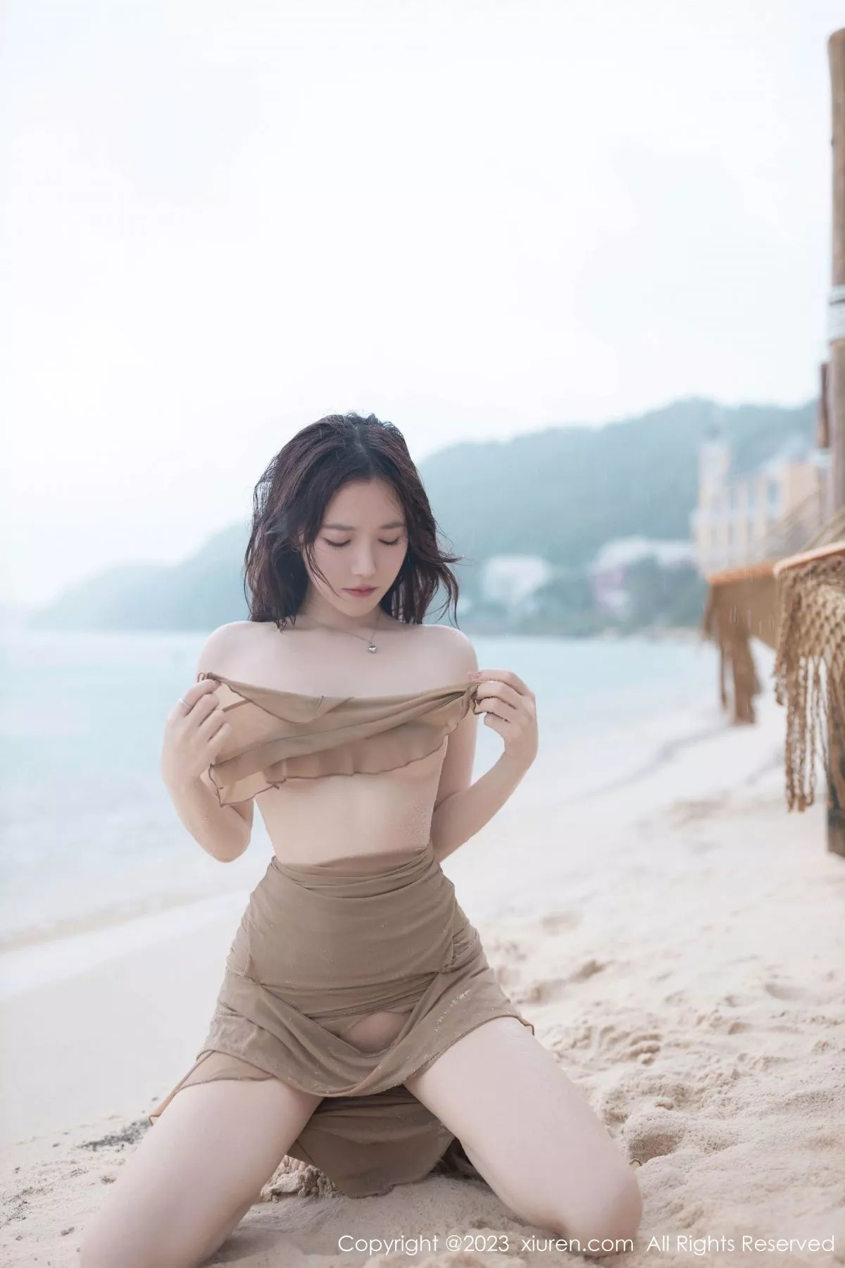 秀人集.com_[XiuRen秀人网]No.7288_模特鱼子酱Fish沙滩场景性感咖啡色连衣裙秀曼妙身姿诱惑写真77P