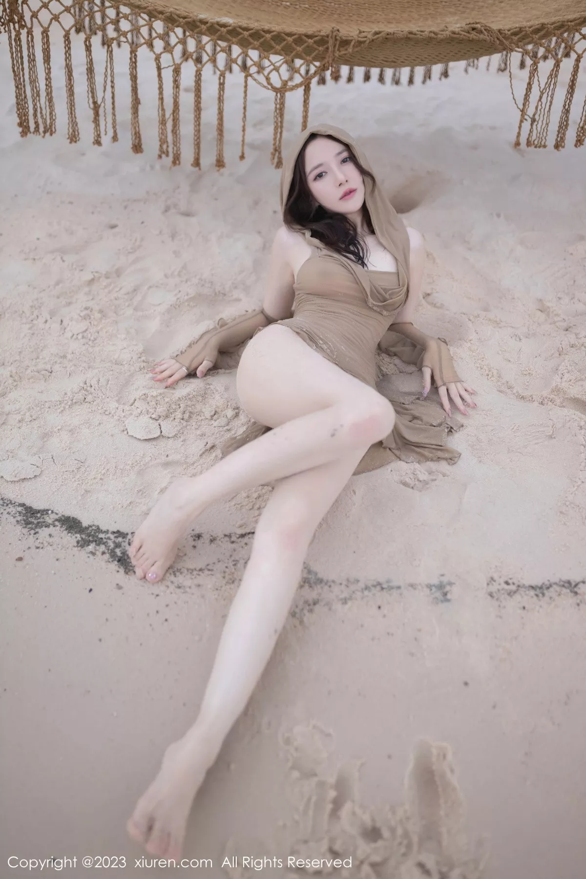 秀人集.com_[XiuRen秀人网]No.7288_模特鱼子酱Fish沙滩场景性感咖啡色连衣裙秀曼妙身姿诱惑写真77P