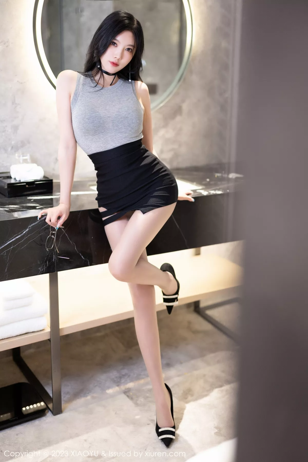 秀人集.com_[XiaoYu画语界]Vol.1117_女神杨晨晨Yome性感灰色情趣服+黑色内衣配原色丝袜诱惑写真82P