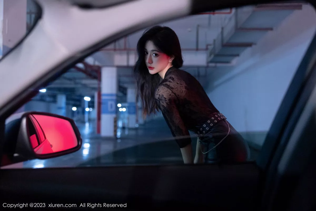 秀人集.com_[XiuRen秀人网]No.7431_女神幼幼车内场景黑色薄纱上衣配黑皮短裙露闪亮肉丝诱惑写真83P