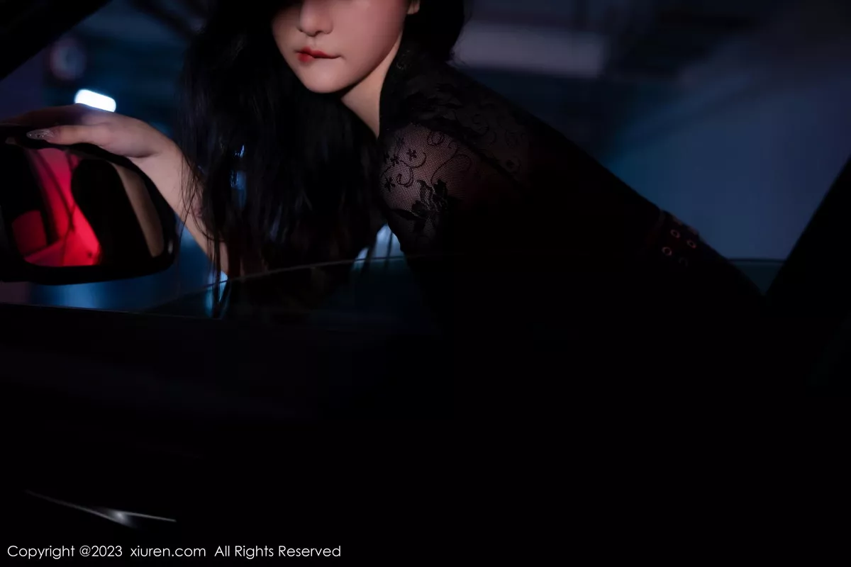 秀人集.com_[XiuRen秀人网]No.7431_女神幼幼车内场景黑色薄纱上衣配黑皮短裙露闪亮肉丝诱惑写真83P