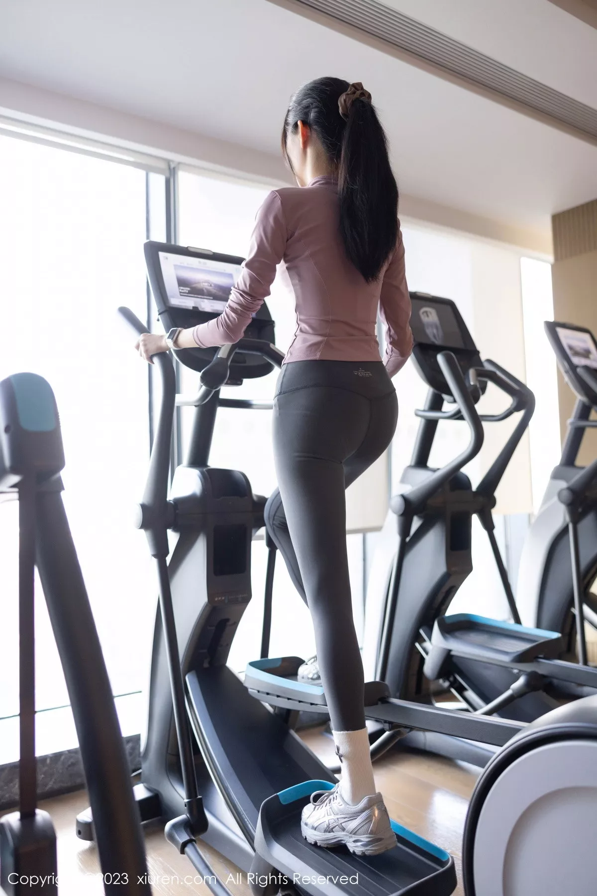 秀人集.com_[XiuRen秀人网]No.7438_模特程程程健身房紫灰色上衣配灰色运动裤秀曼妙身姿诱惑写真84P