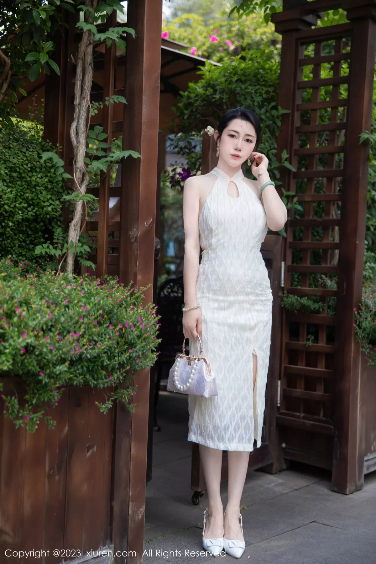 秀人集.com_[XiuRen秀人网]No.7435_模特严利娅Yuliya性感白色旗袍服饰秀婀娜身姿完美诱惑写真71P