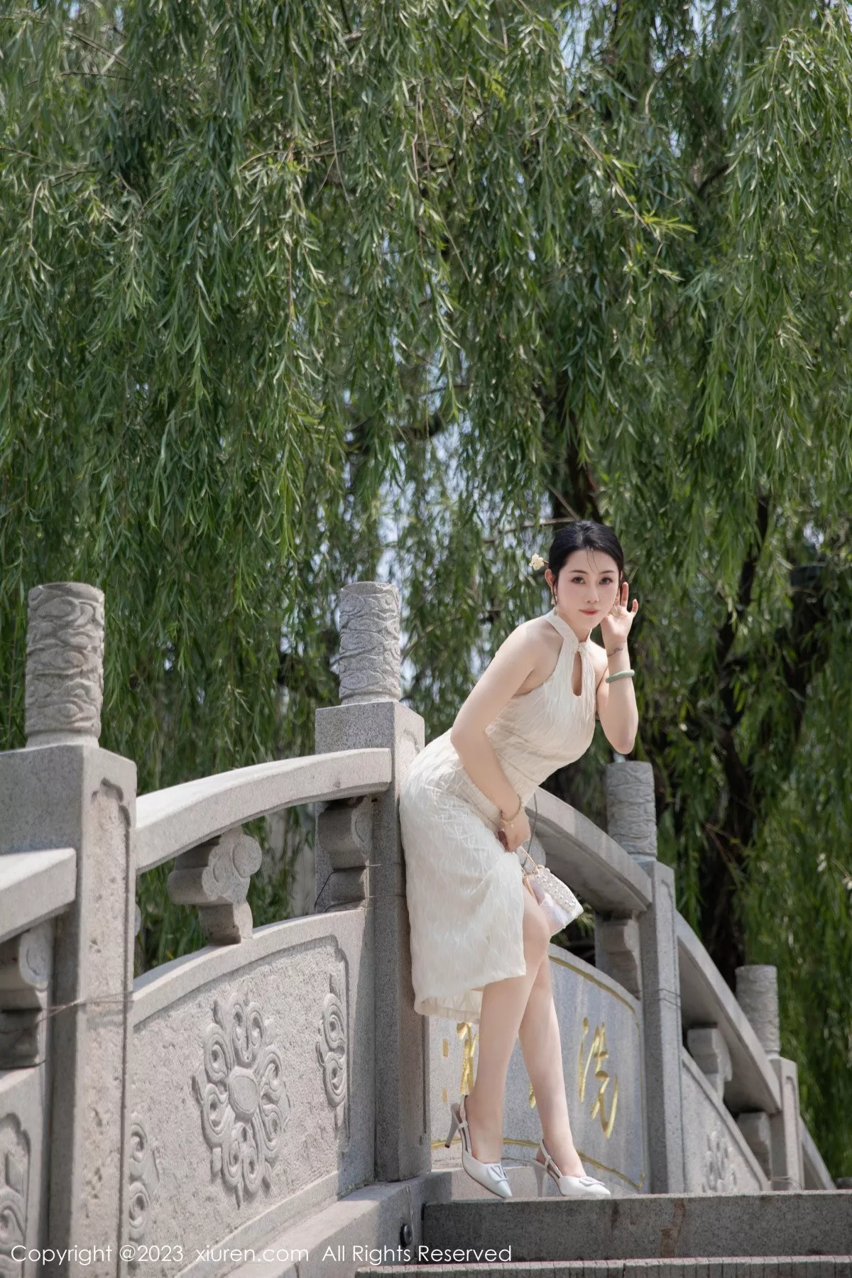 秀人集.com_[XiuRen秀人网]No.7435_模特严利娅Yuliya性感白色旗袍服饰秀婀娜身姿完美诱惑写真71P