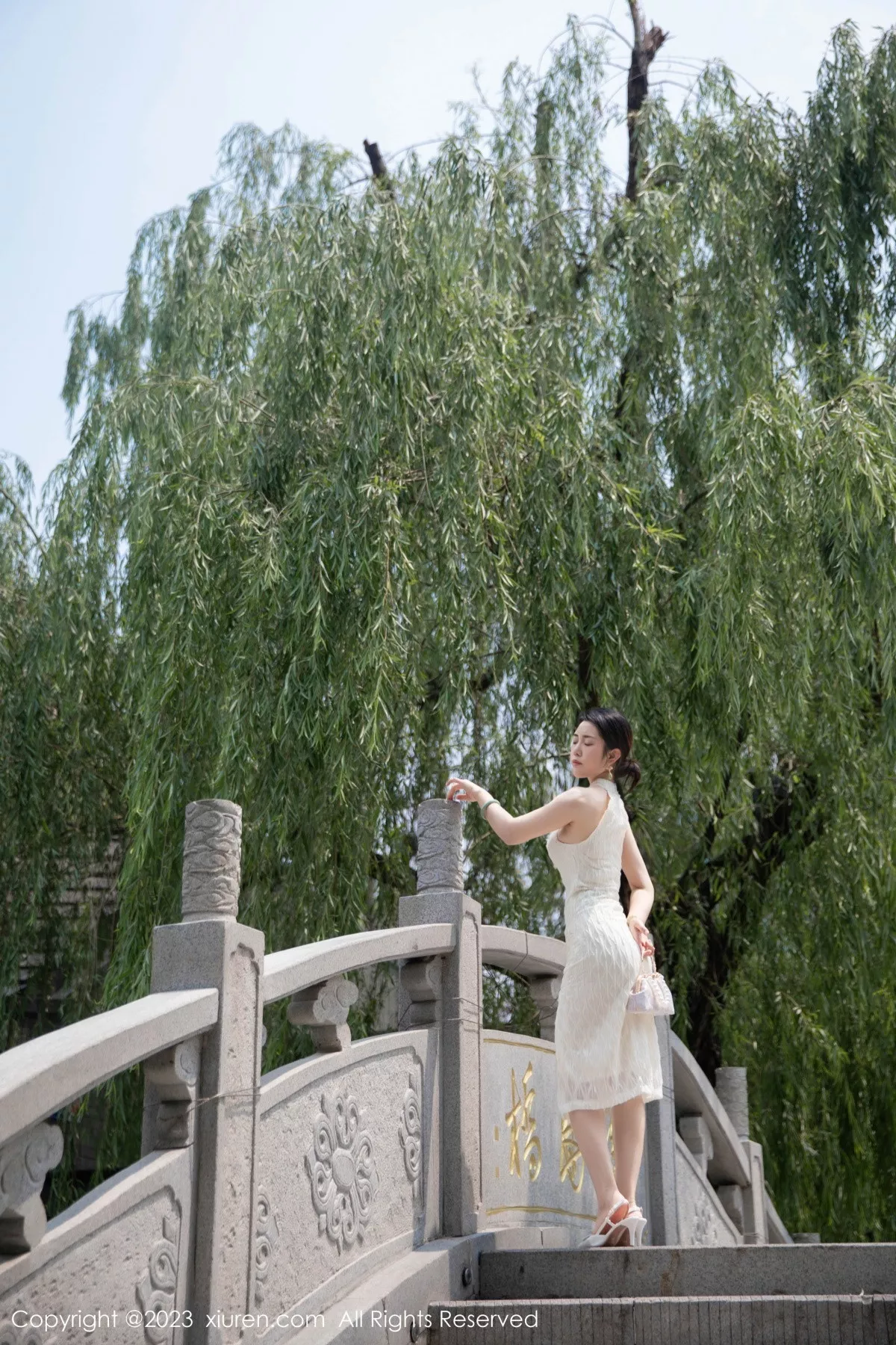 秀人集.com_[XiuRen秀人网]No.7435_模特严利娅Yuliya性感白色旗袍服饰秀婀娜身姿完美诱惑写真71P