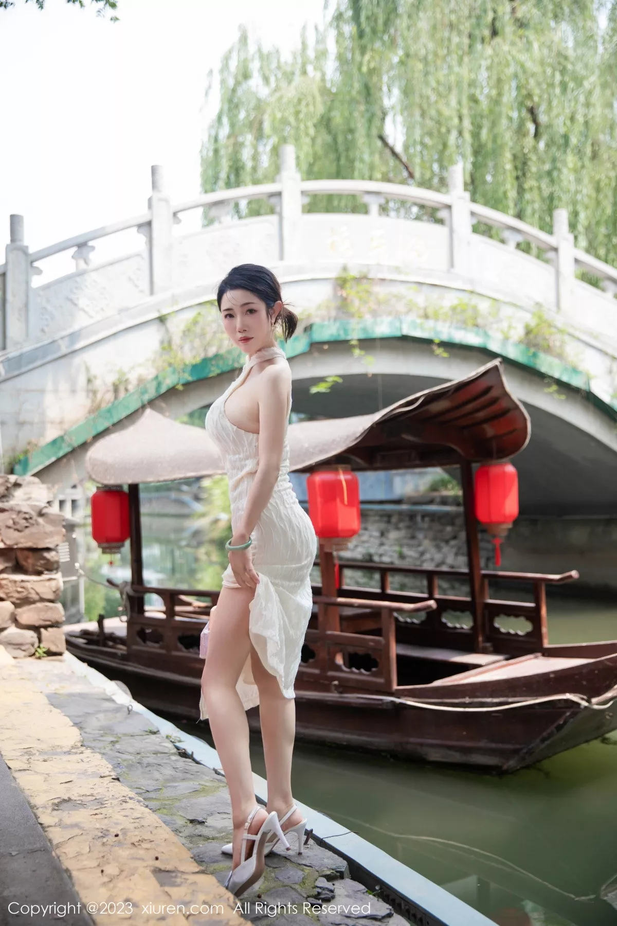 秀人集.com_[XiuRen秀人网]No.7435_模特严利娅Yuliya性感白色旗袍服饰秀婀娜身姿完美诱惑写真71P