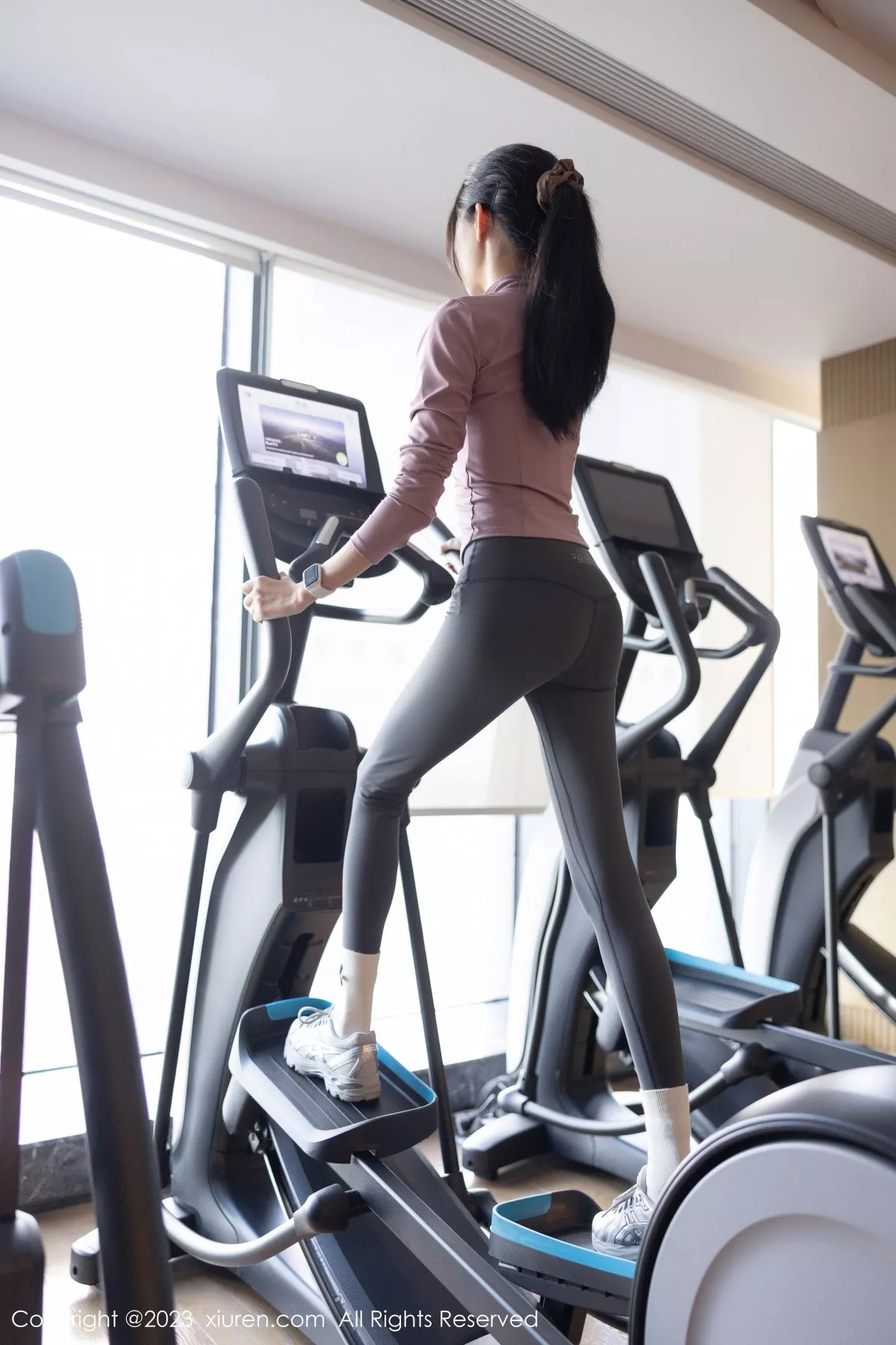 秀人集.com_[XiuRen秀人网]No.7438_模特程程程健身房紫灰色上衣配灰色运动裤秀曼妙身姿诱惑写真84P